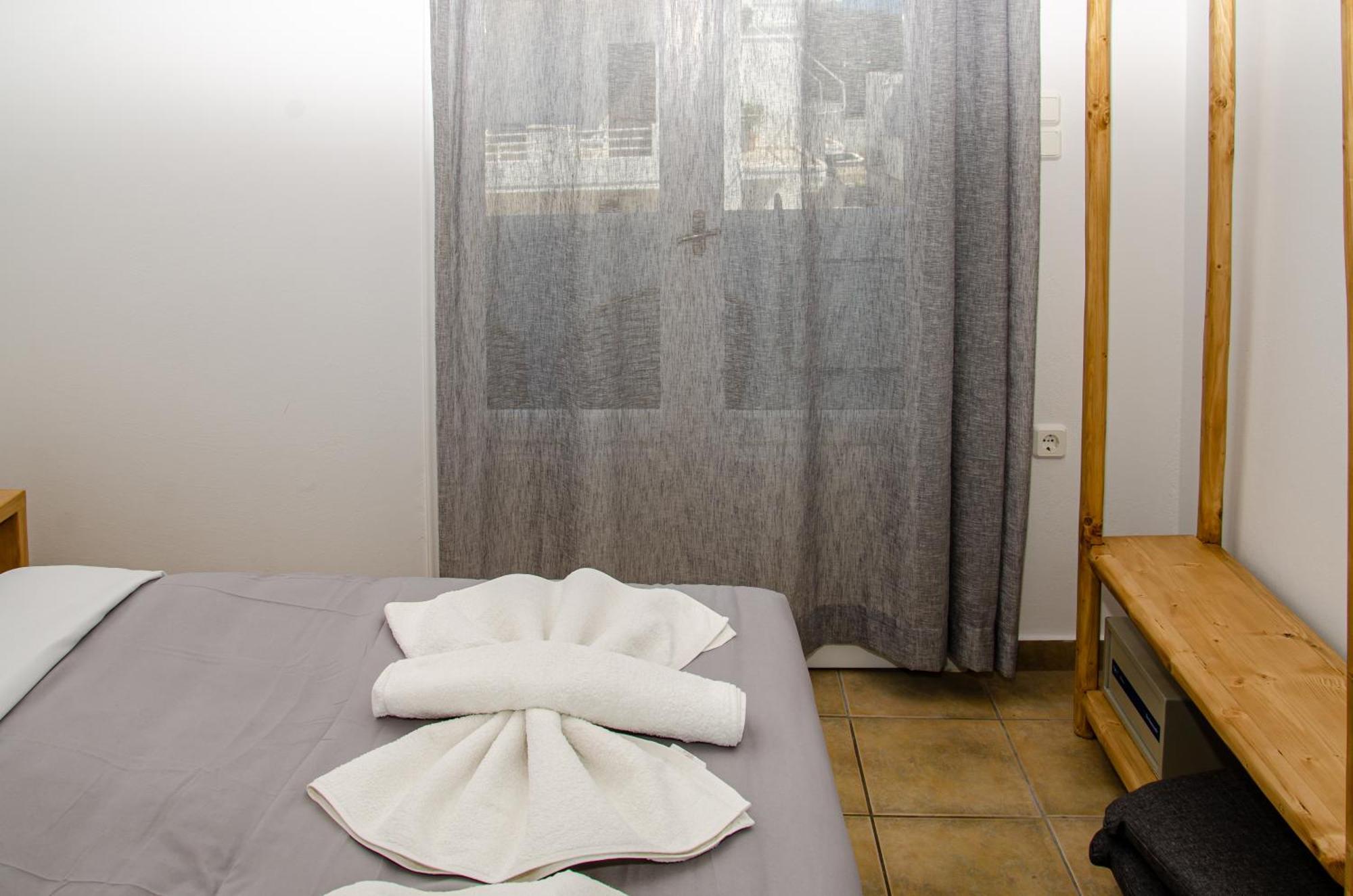 Livadia * Parikia (Paros)