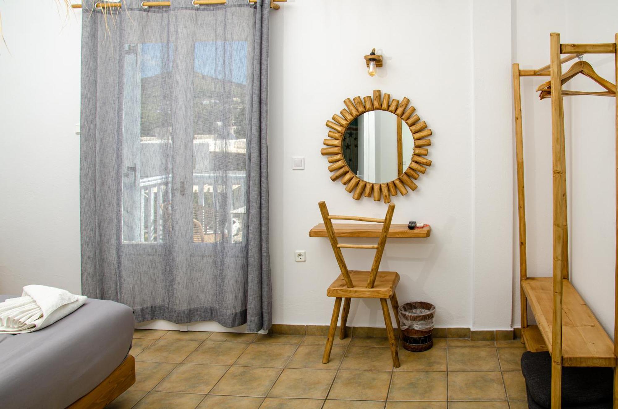 Livadia * Parikia (Paros)
