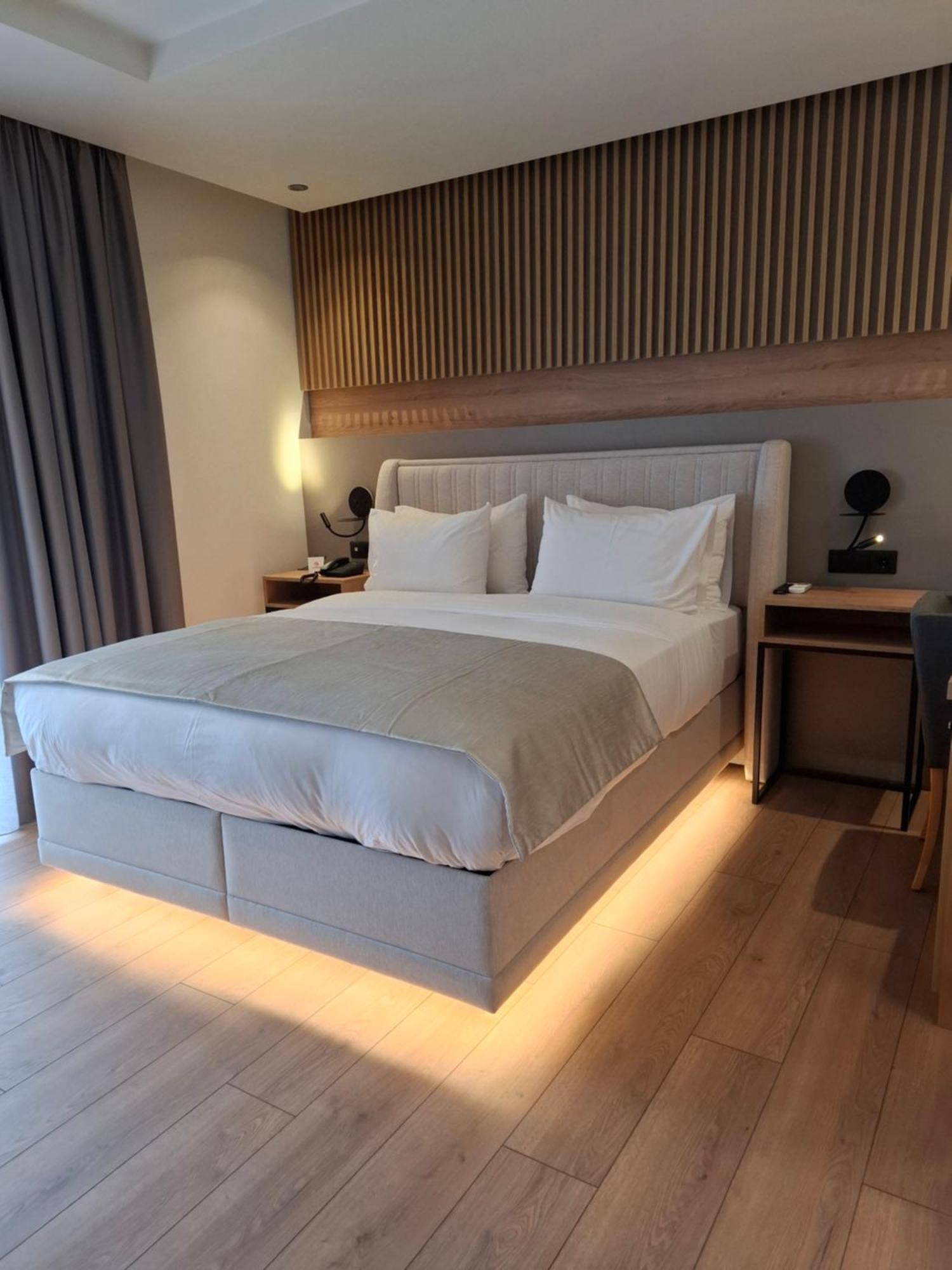 Hotel Avra 2*