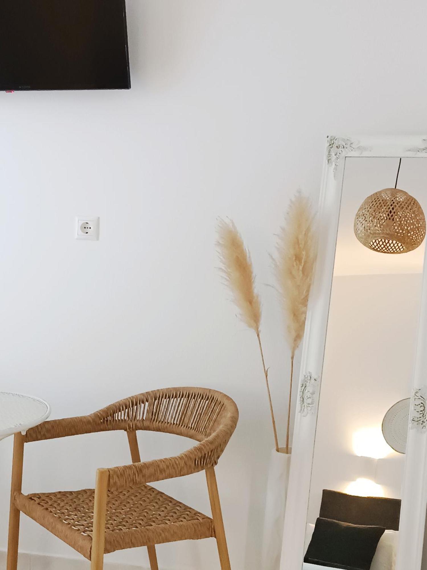 Apanema Paros