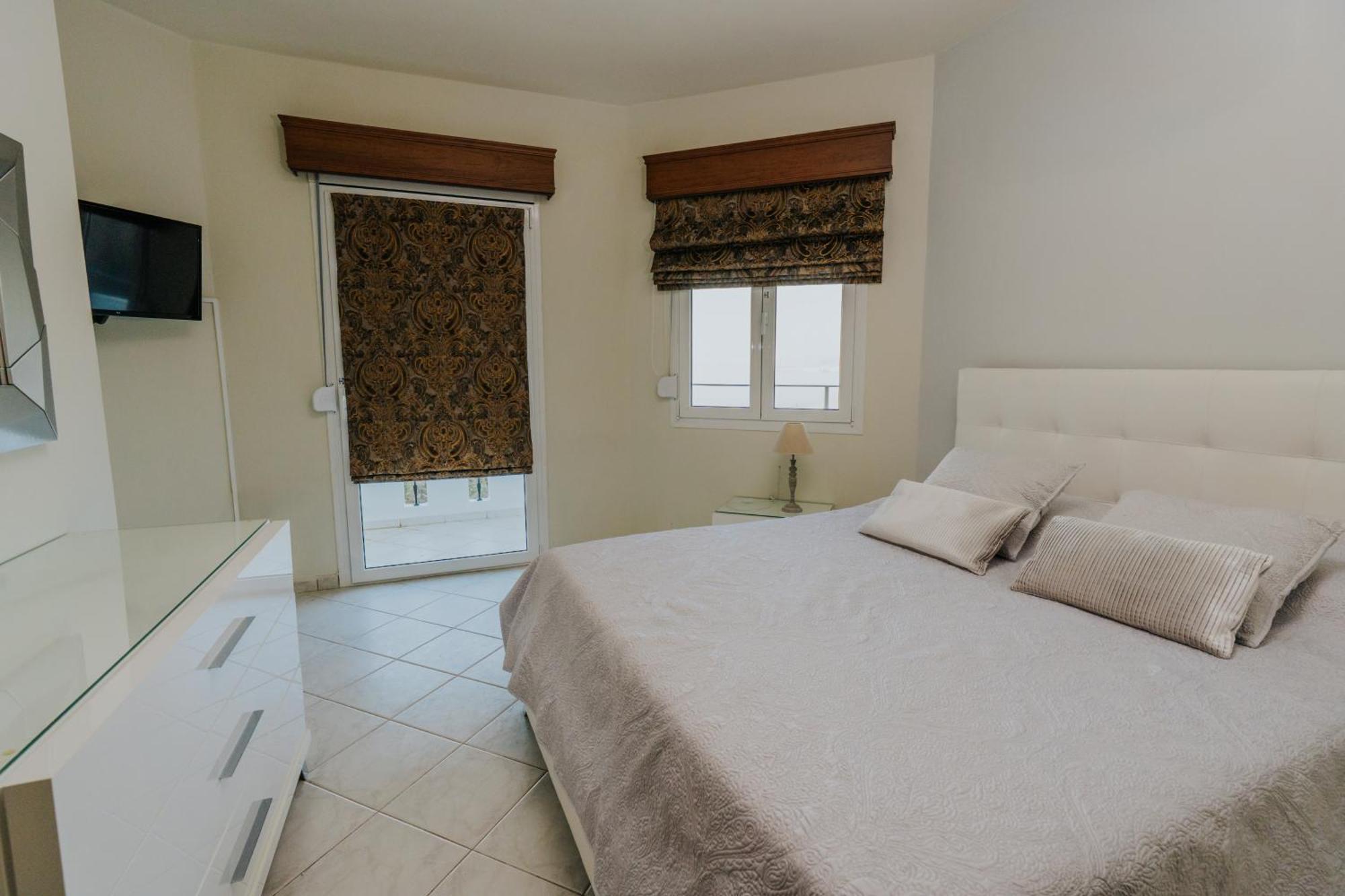 Artemis, Wine Dark Sea Villa Rodhia (Crete)