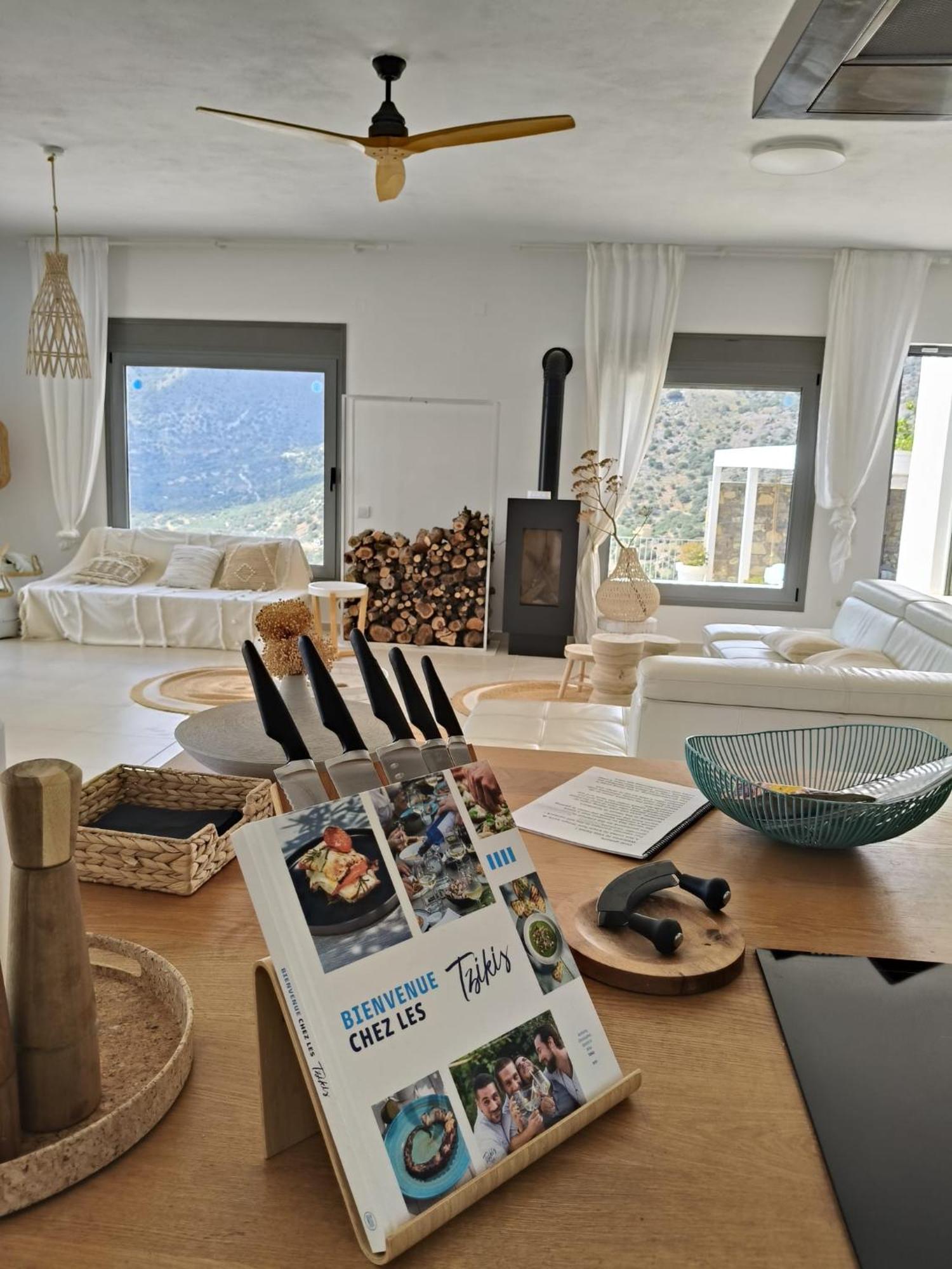 Estee, Luxury With Private Infinity Pool And Jacuzzi *