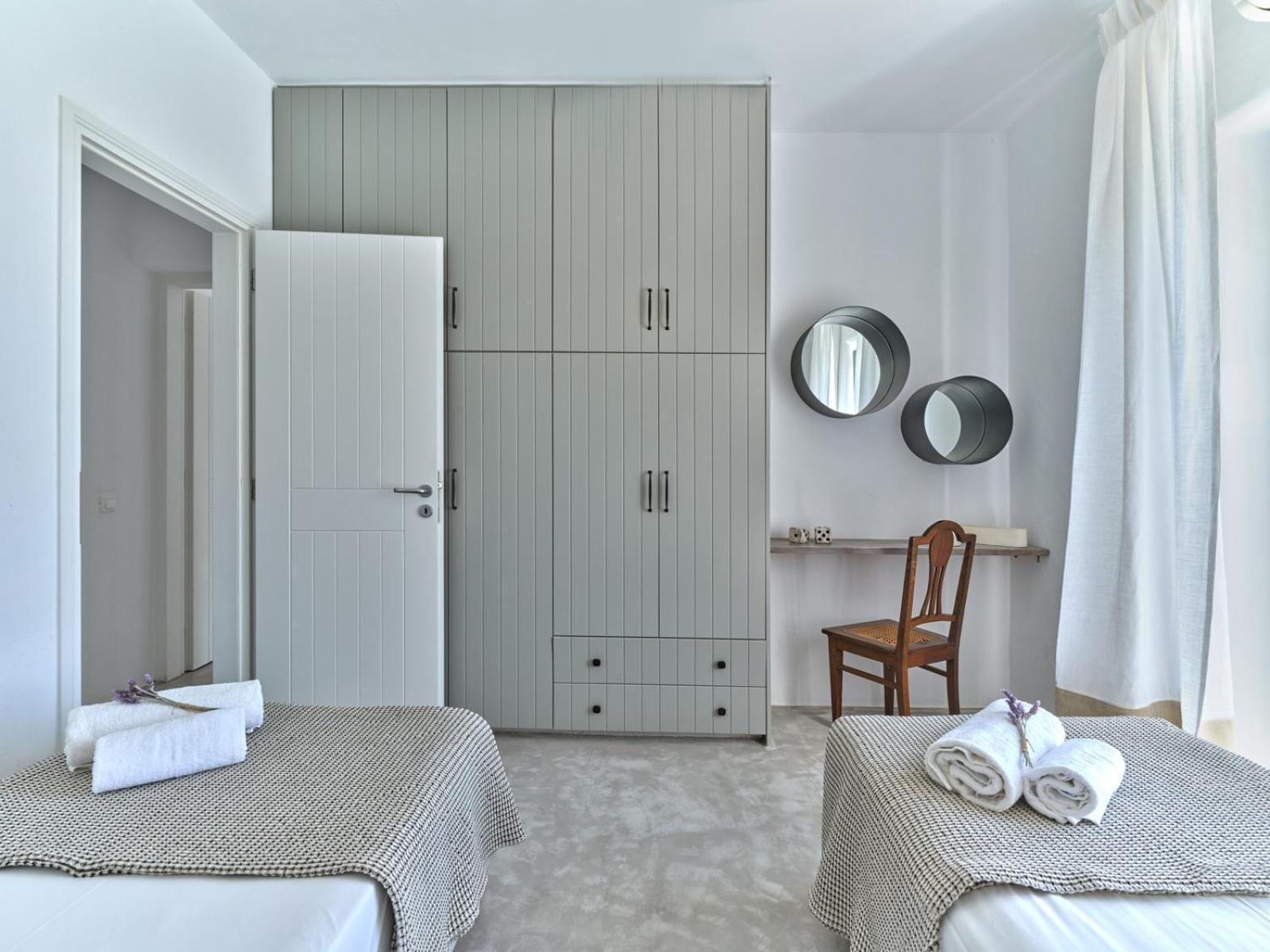 Villa Joy With Private Pool, Close To Naoussa Kostos