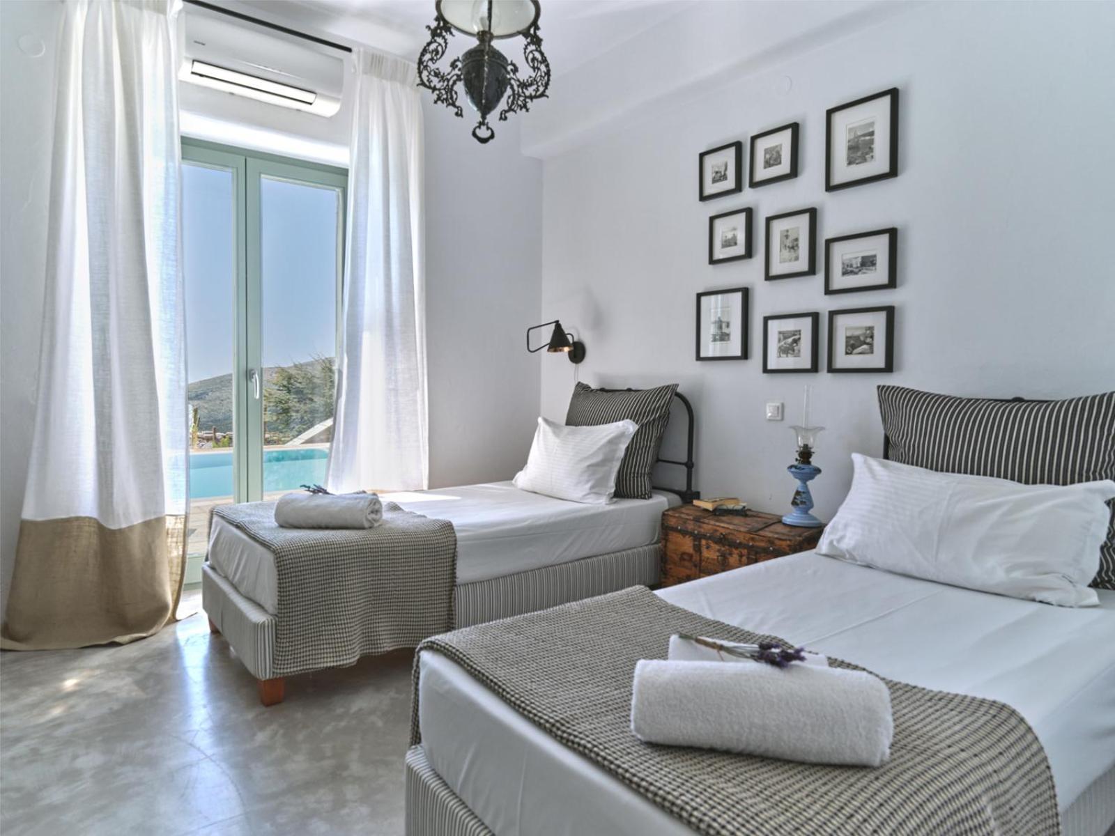 Joy With Private Pool, Close To Naoussa Villa *