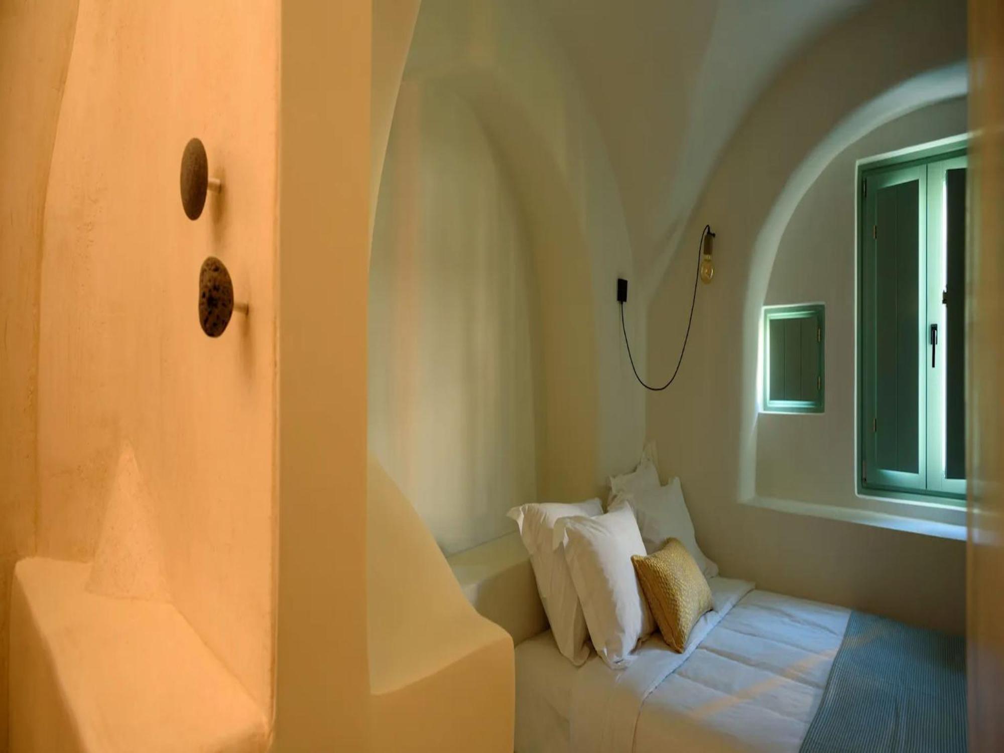 Villa Luxury Santorini Potamos: Private Heated Pool Retreat