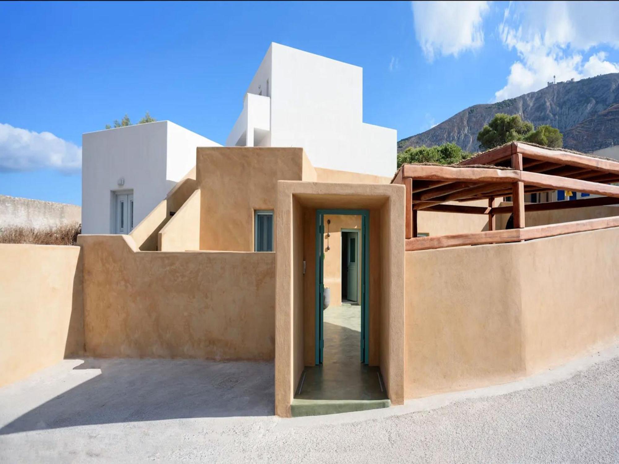Villa Luxury Santorini Potamos: Private Heated Pool Retreat *