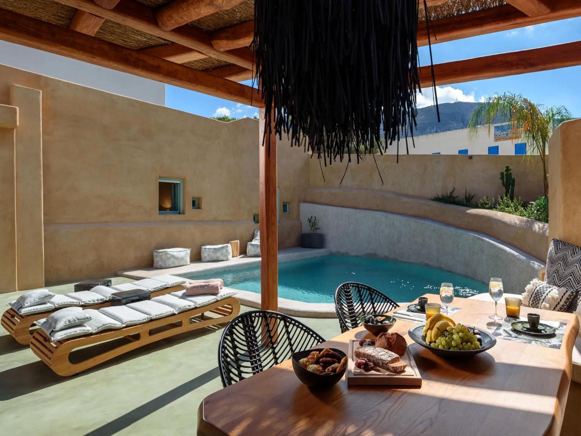 Villa Luxury Santorini Potamos: Private Heated Pool Retreat