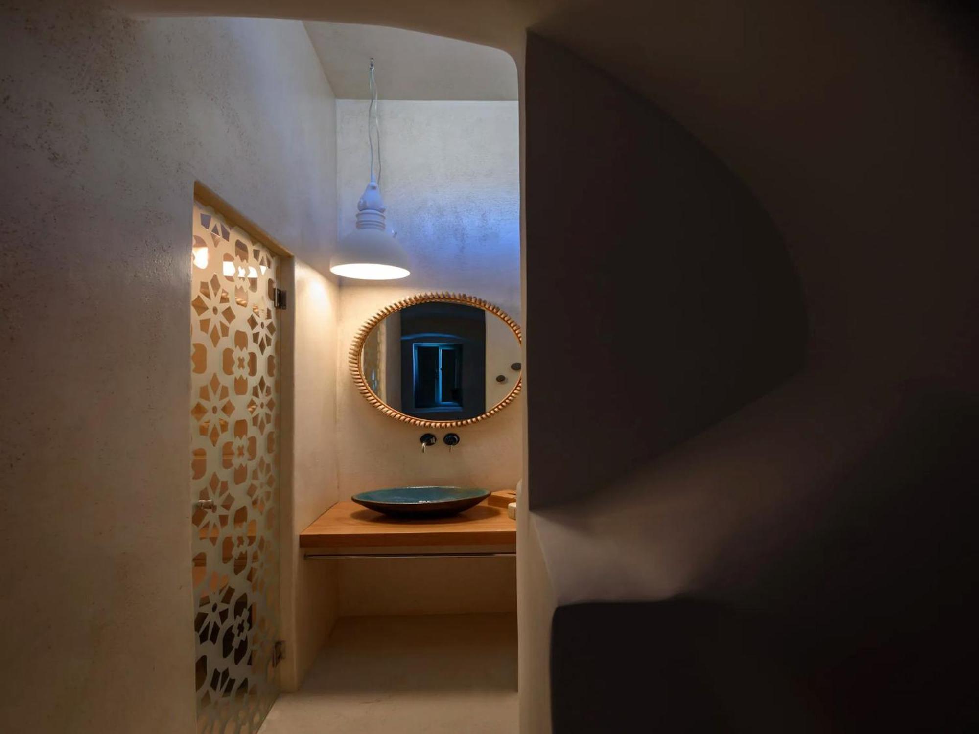Villa Luxury Santorini Potamos: Private Heated Pool Retreat *