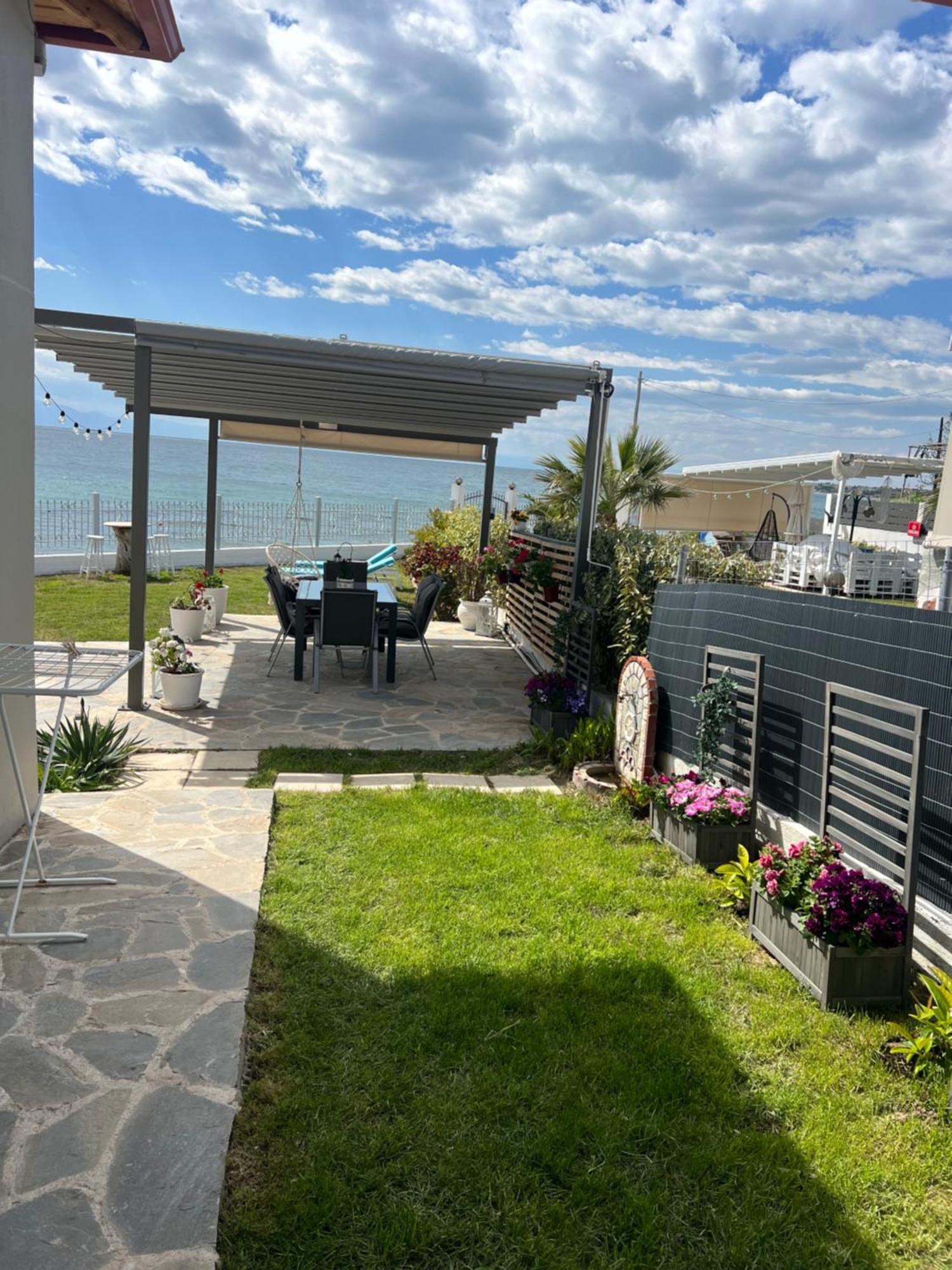 Beachfront Athina *