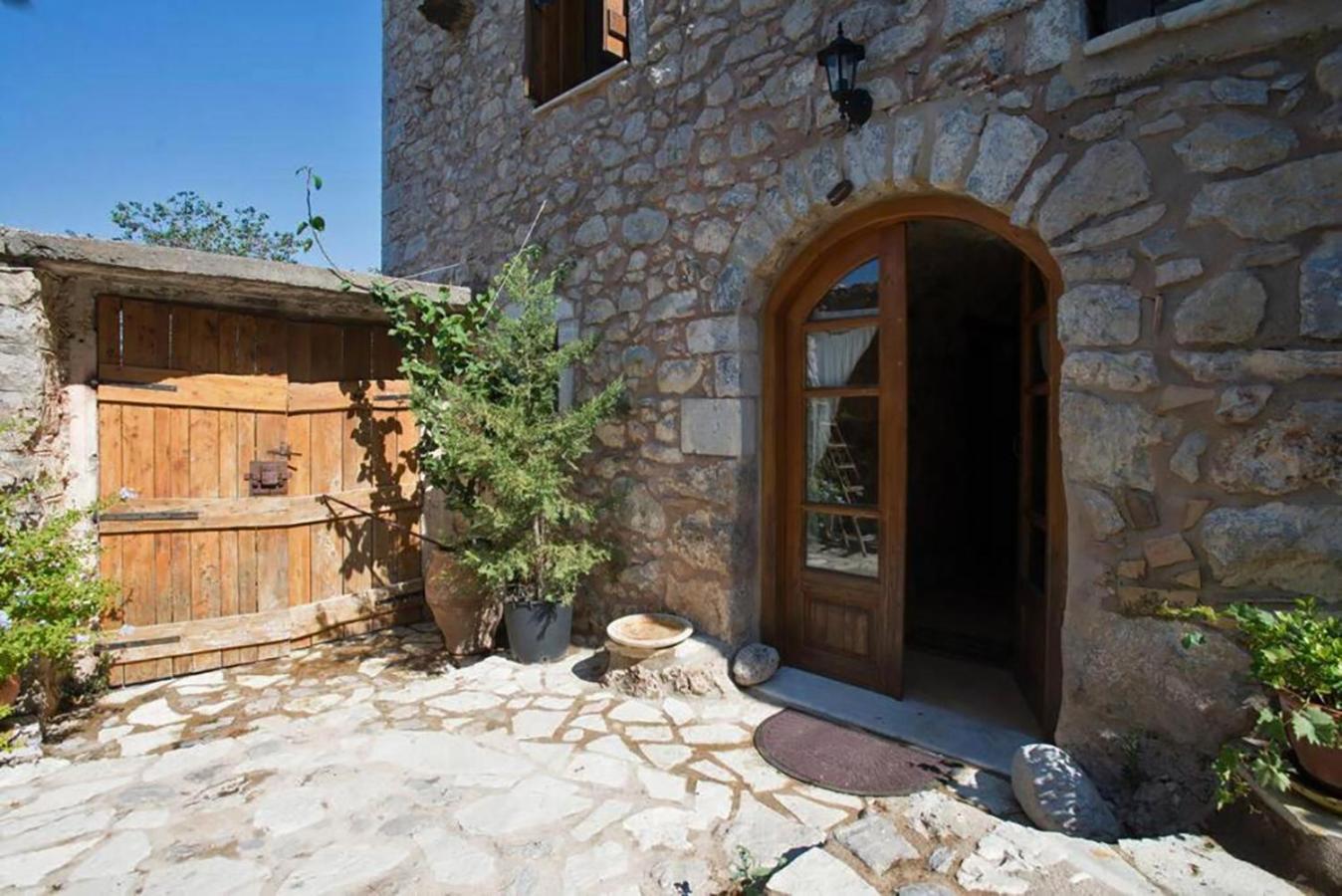 Traditional Stone Build Private *