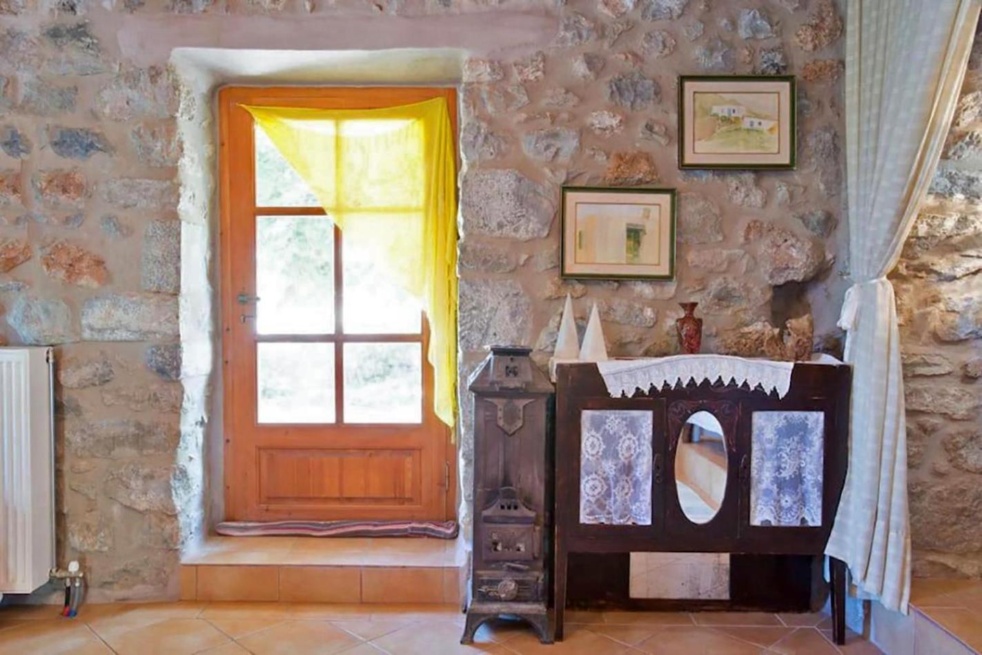 Traditional Stone Build Private *