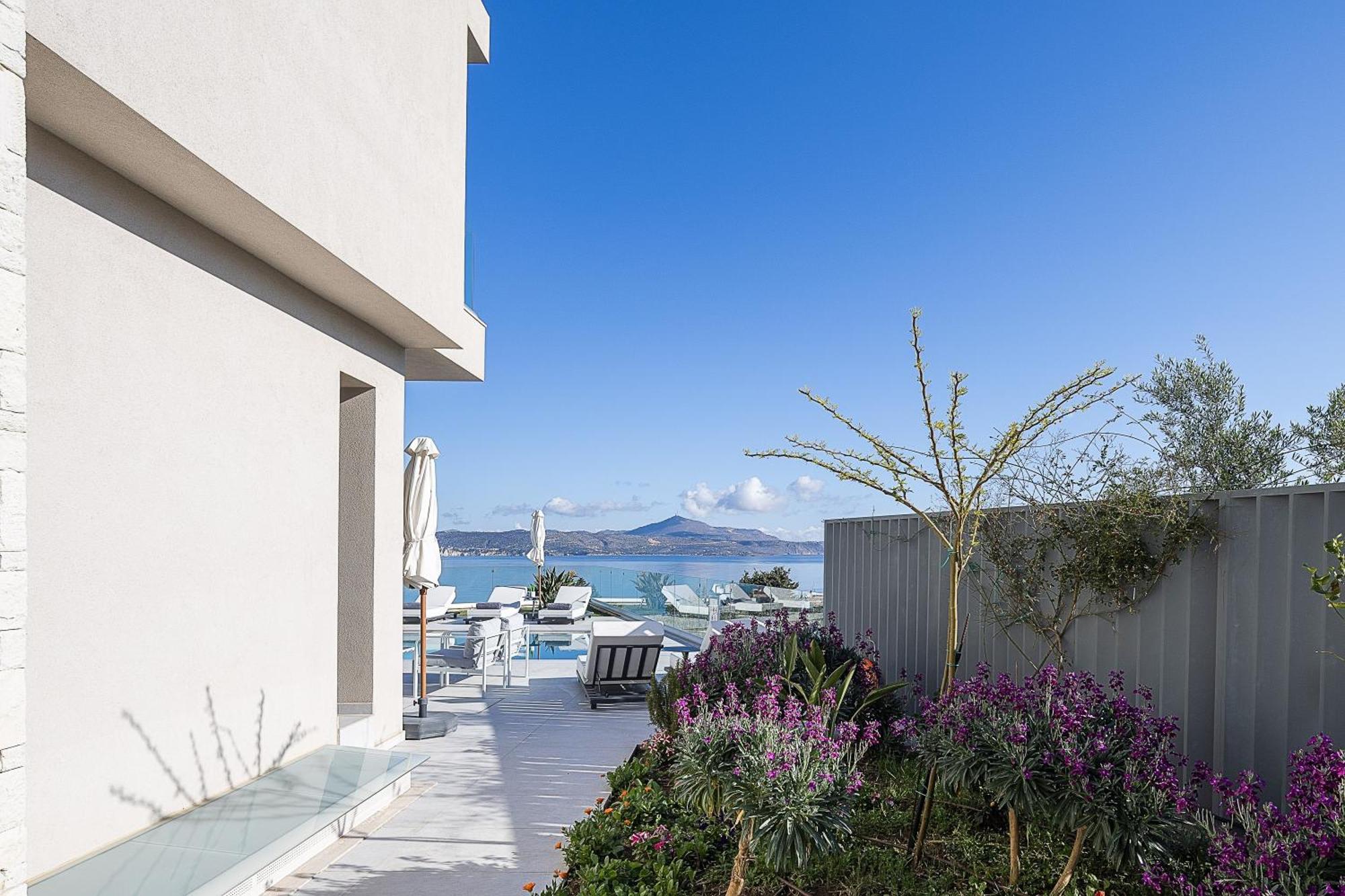 Royal Bird Private Villa Kalyves