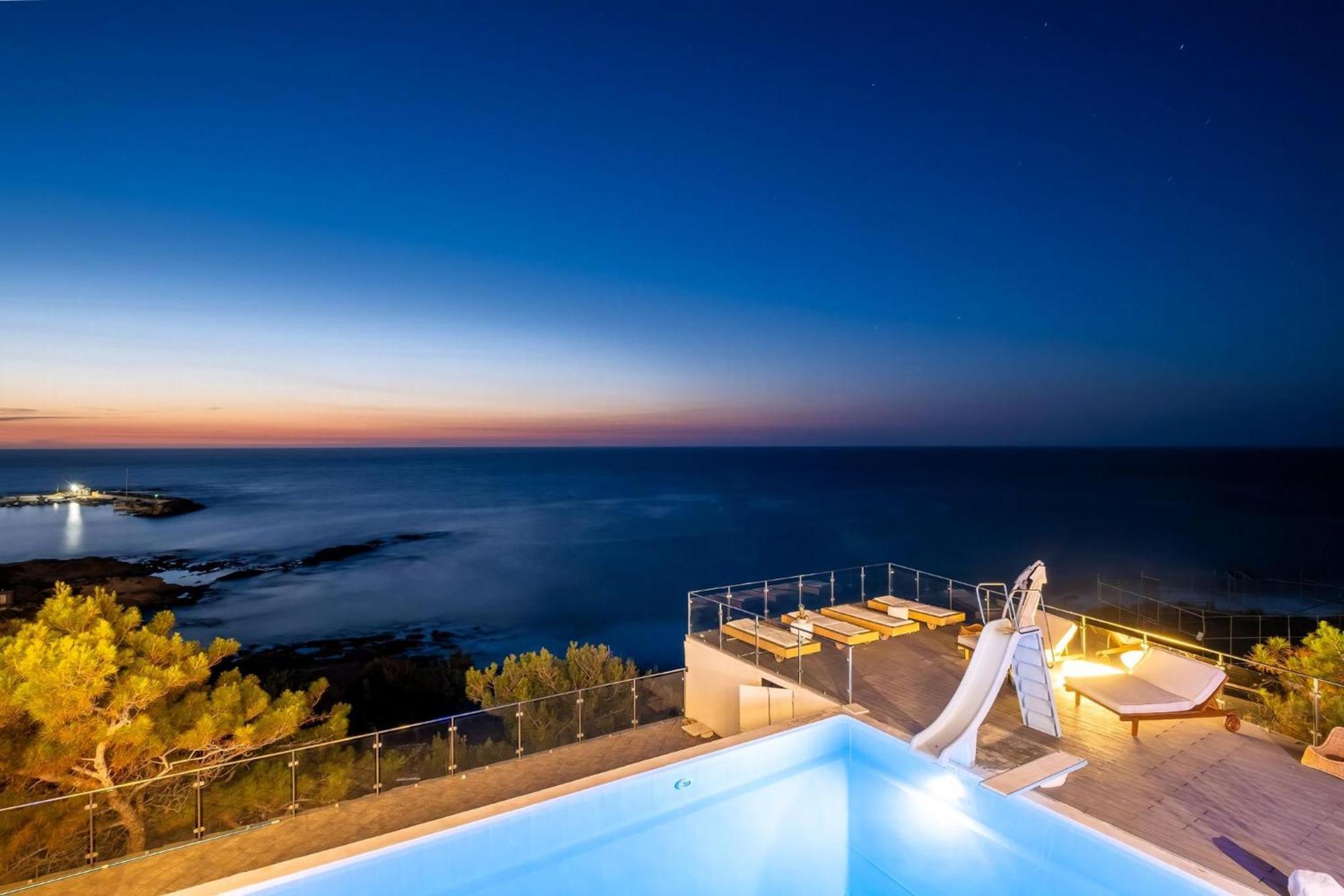 Villa Ikaria Beachfront 7 Bedrooms Indigo Blue Haven Infinity Pool With Stunning Aegian Sea Views Gialiskari *