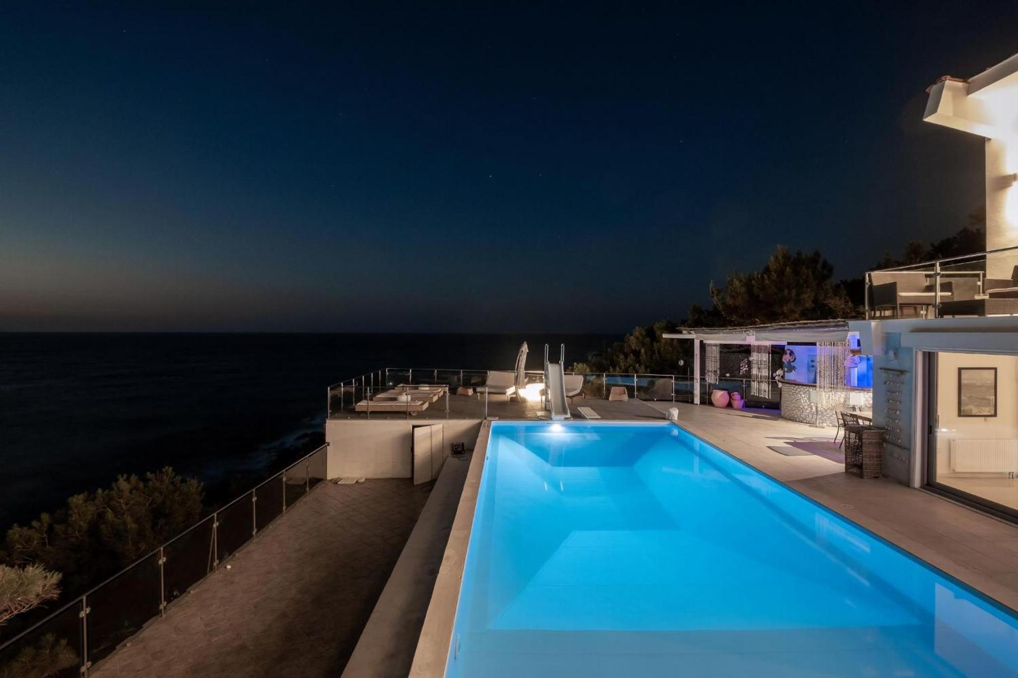 Ikaria Beachfront 7 Bedrooms Indigo Blue Haven Infinity Pool With Stunning Aegian Sea Views Gialiskari *