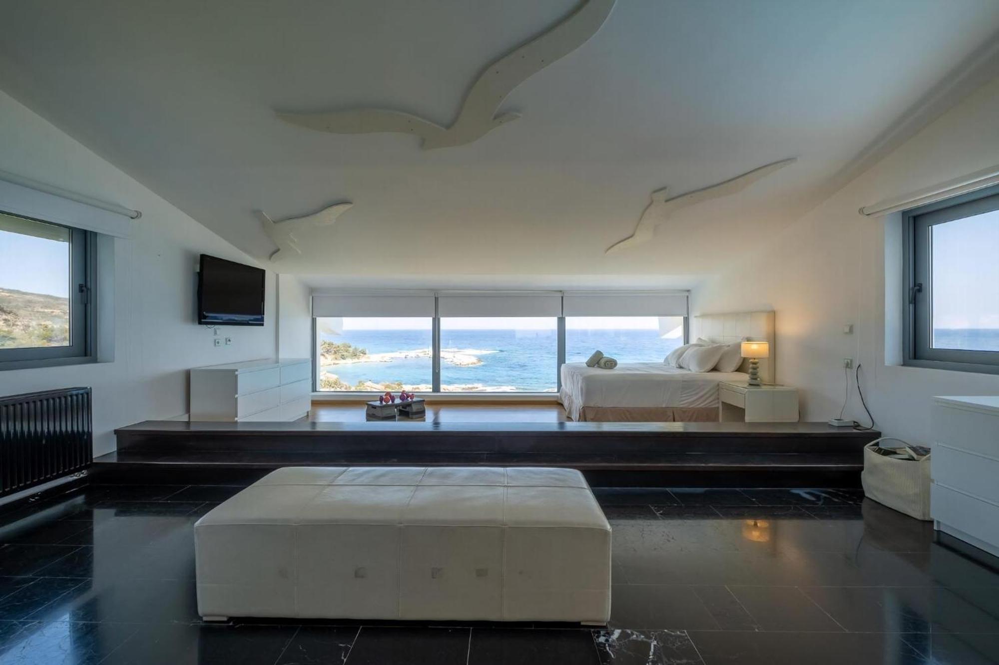 Ikaria Beachfront 7 Bedrooms Indigo Blue Haven Infinity Pool With Stunning Aegian Sea Views Gialiskari Villa *