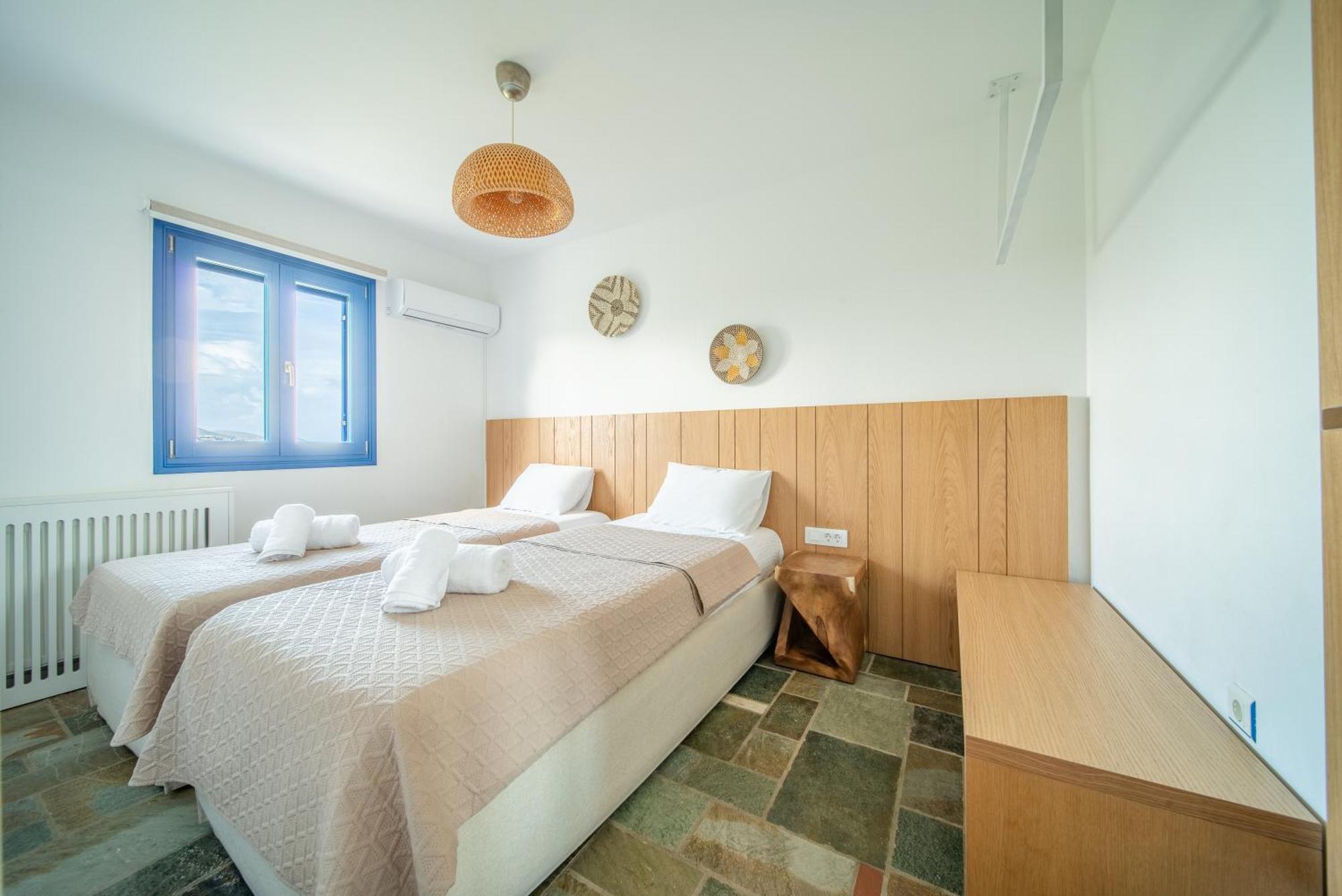Ohana Paros *