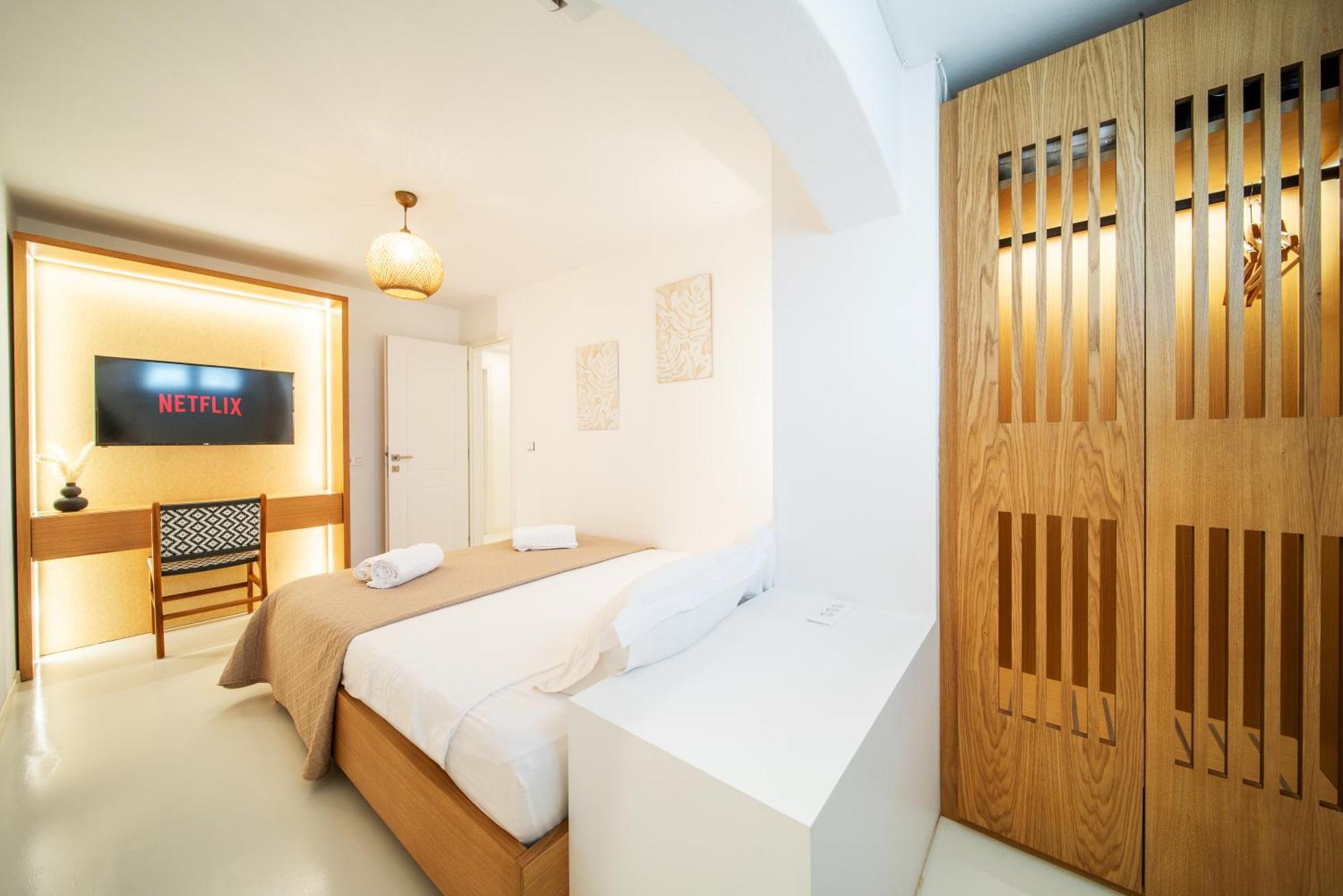 Ohana Paros * Chrisi Akti (Paros)