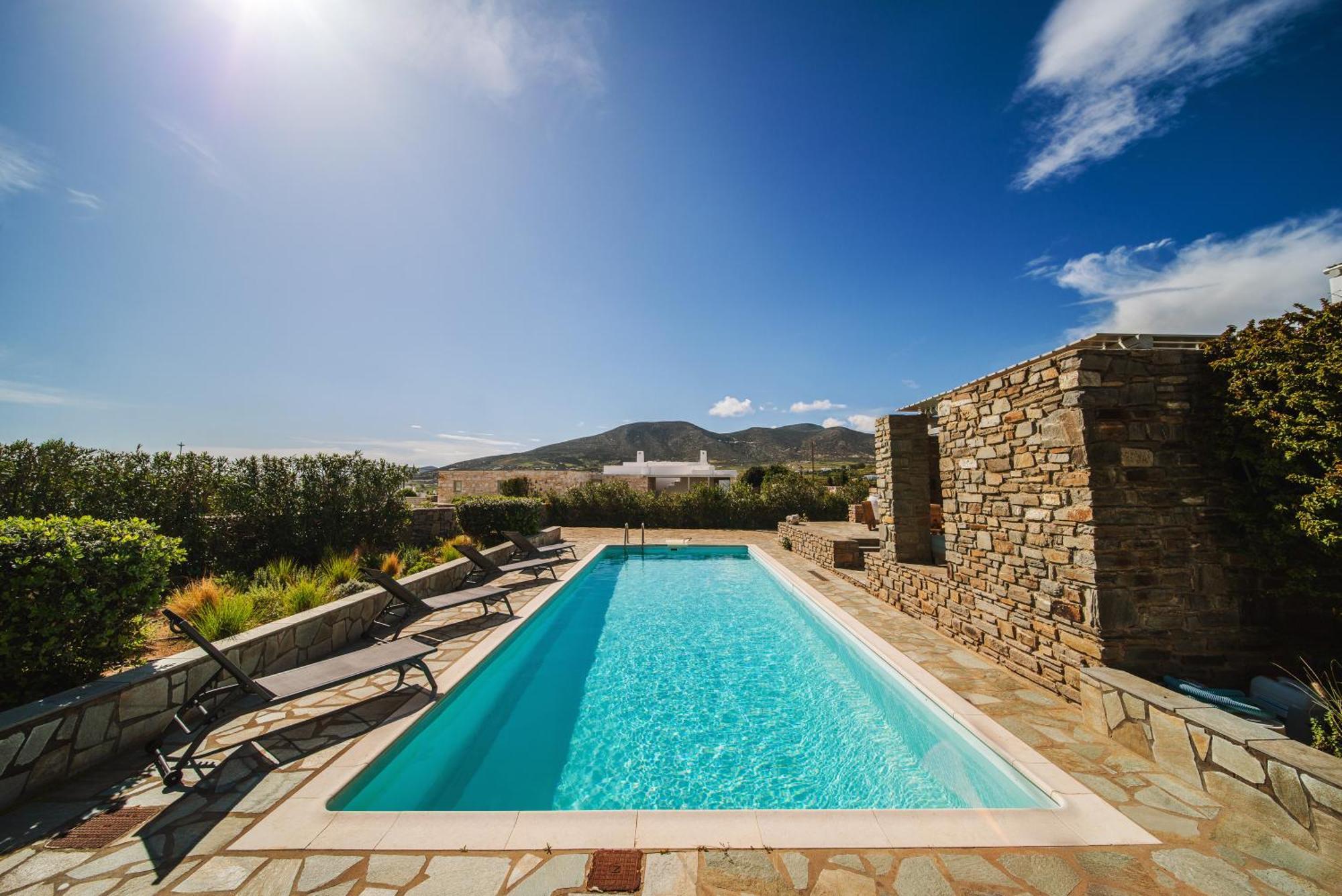 Ohana Paros *
