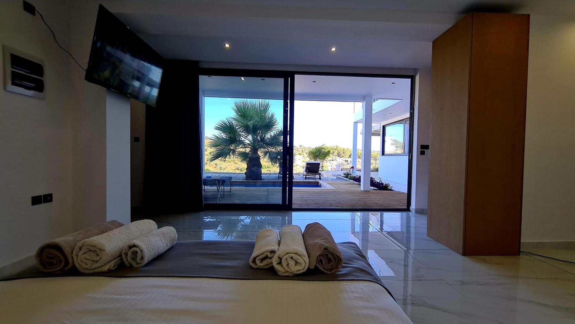 Sunny Villa