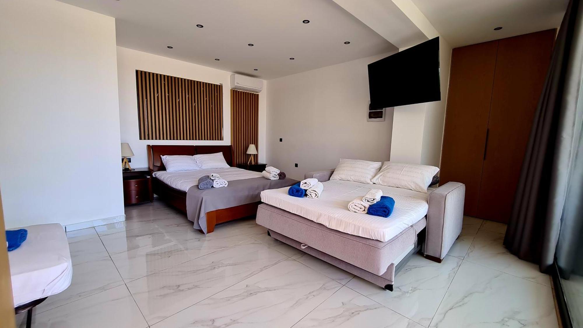 Sunny Villa *