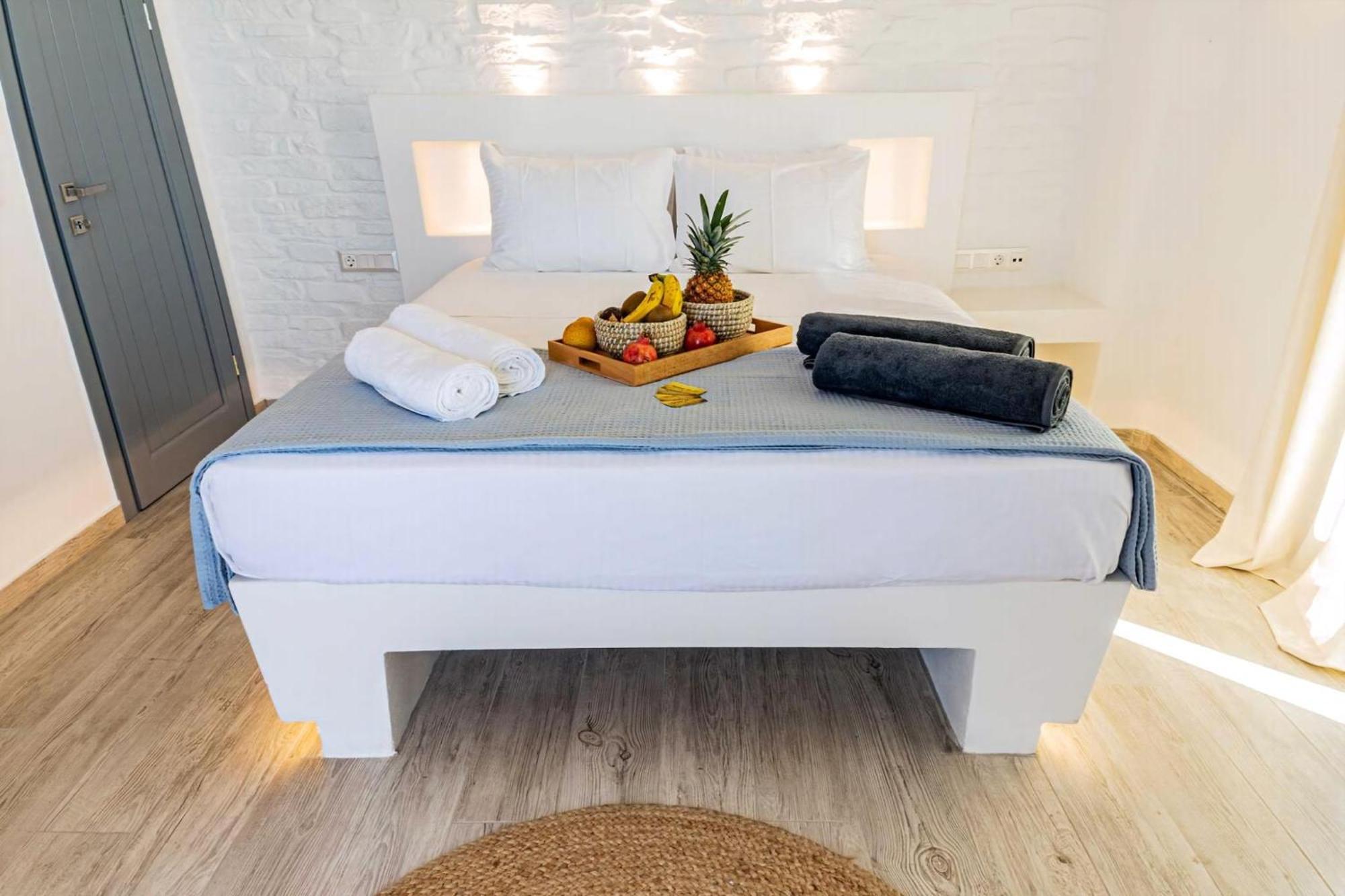Villa Splendid Mykonos Villa Villa Agape 5 Bedrooms Private Pool With Stunning Sea Views Outdoor Lounge Dining Area Hot Tub Kalafatis