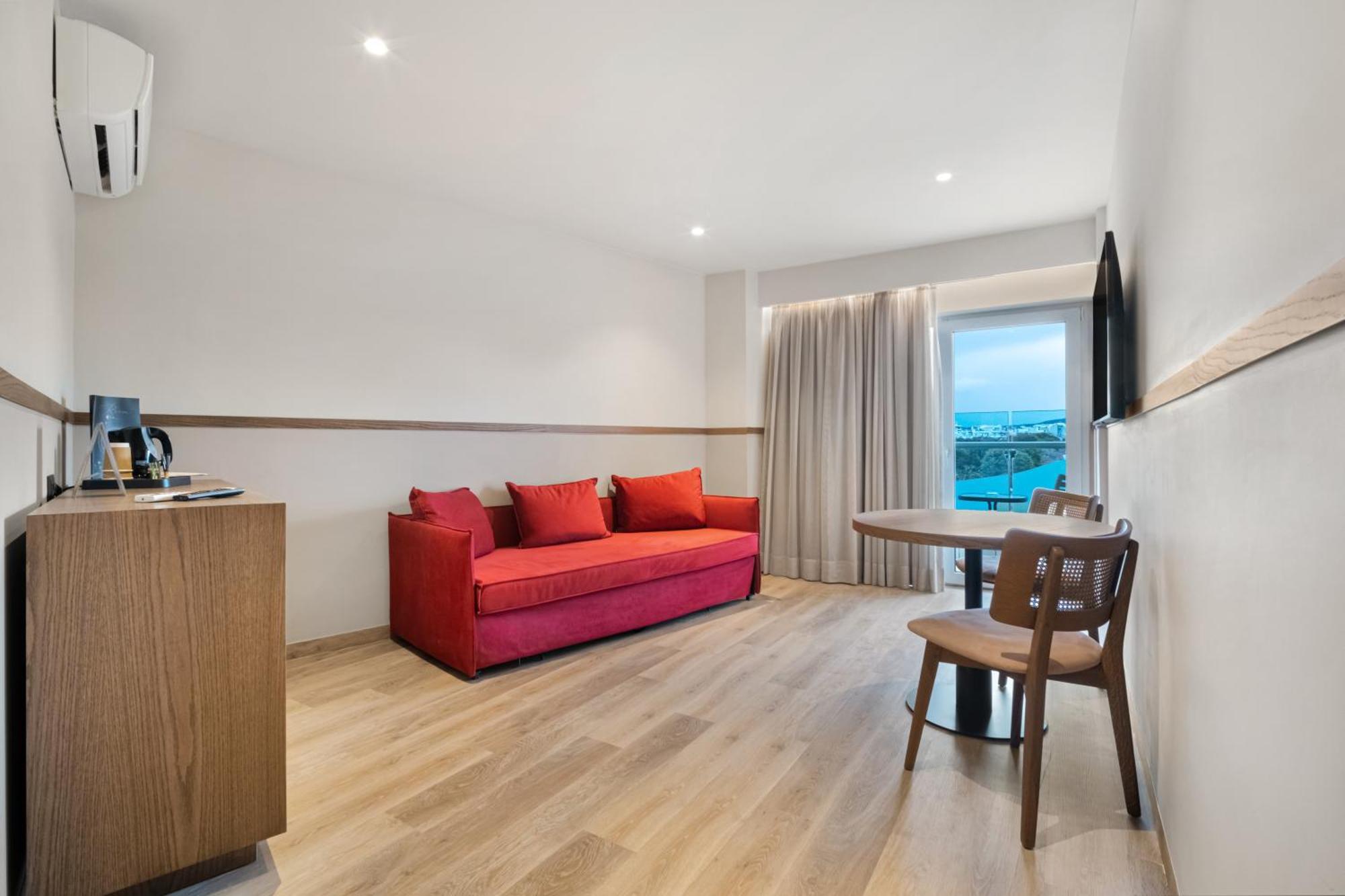Capsis Astoria Hotel 4*