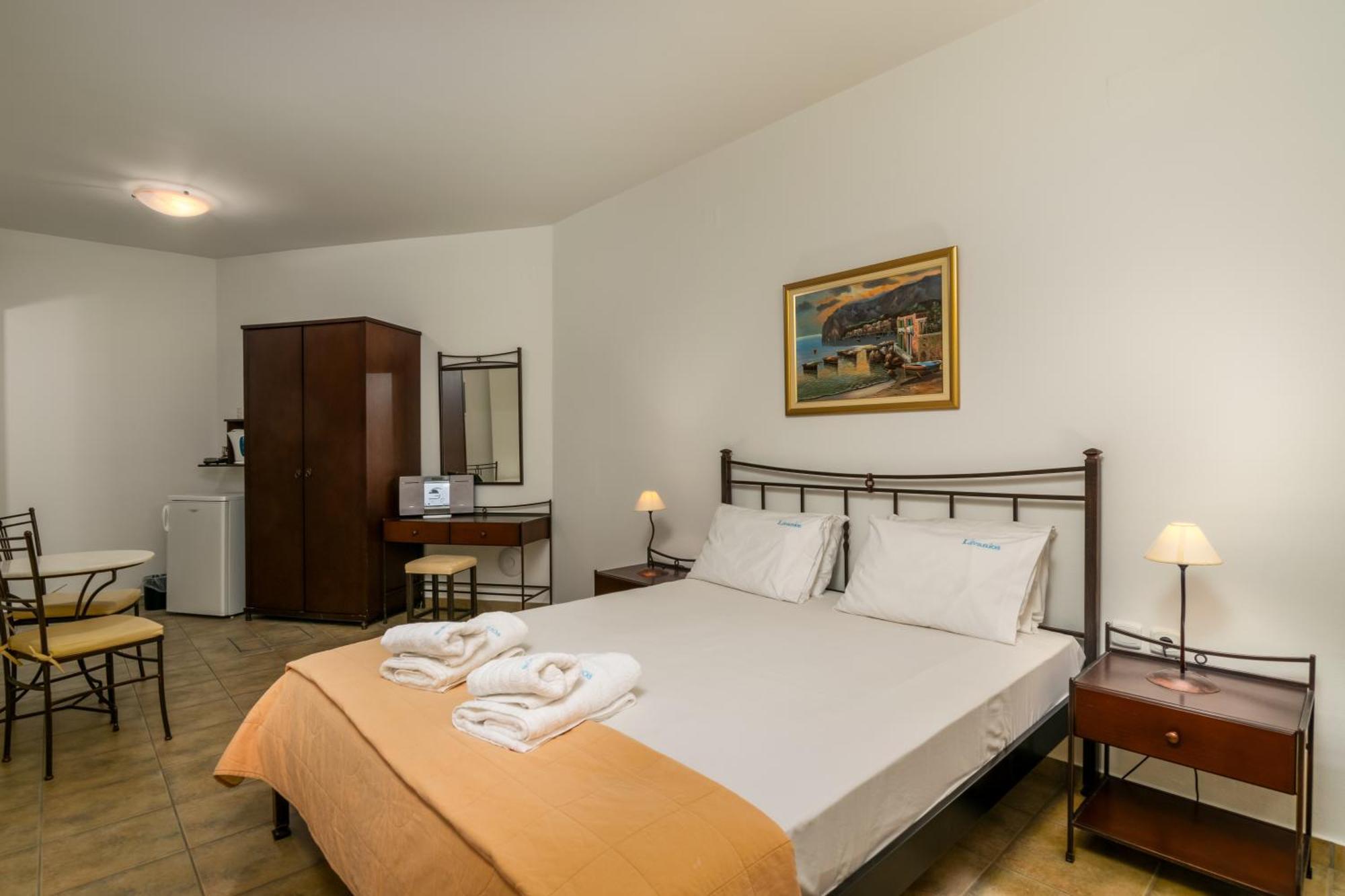 Apartment Livanios Adamantas (Milos)