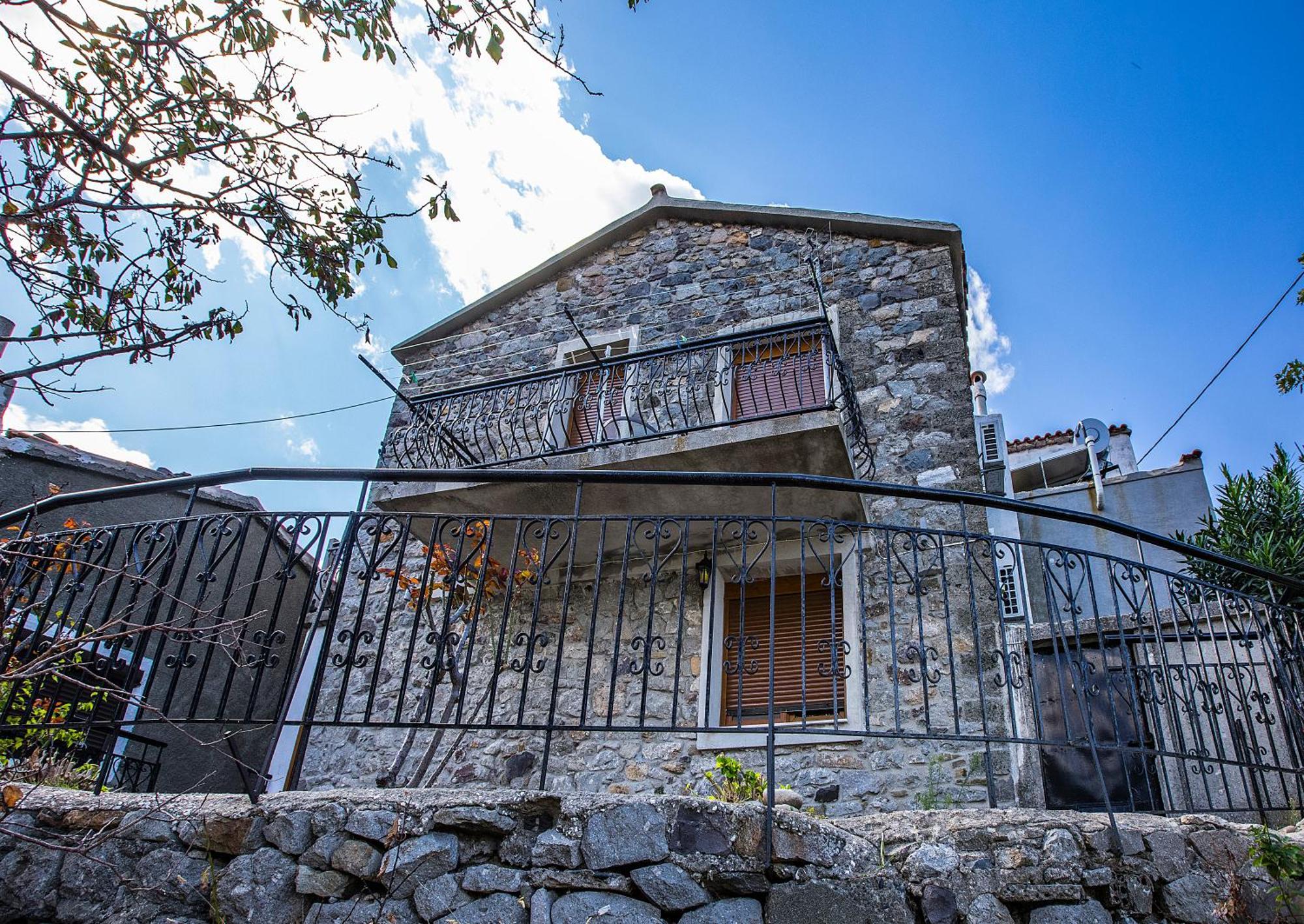 Aleka Apartment