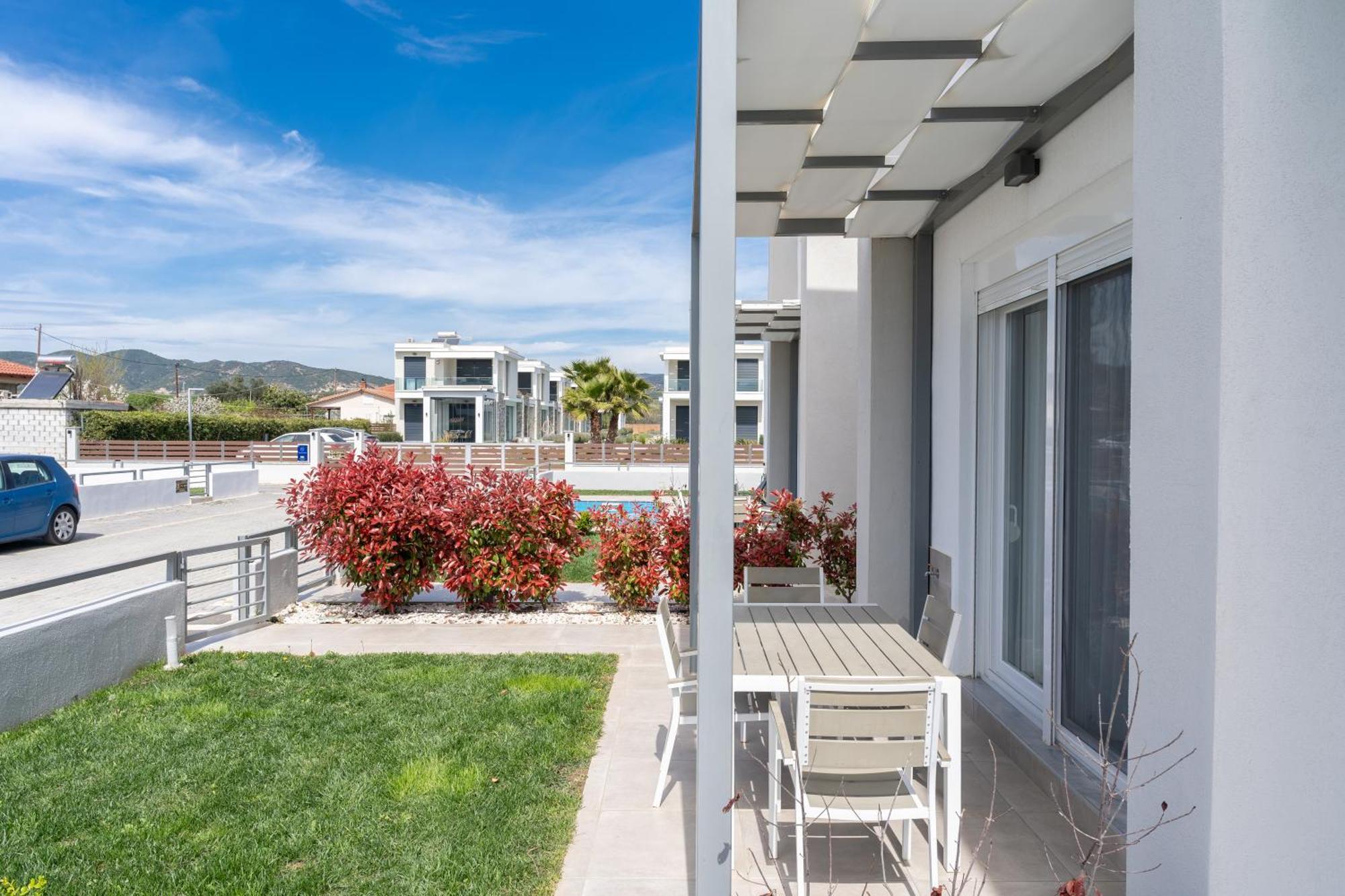 Thalassa & Thalassa Prive Residential Complex Ofrinion