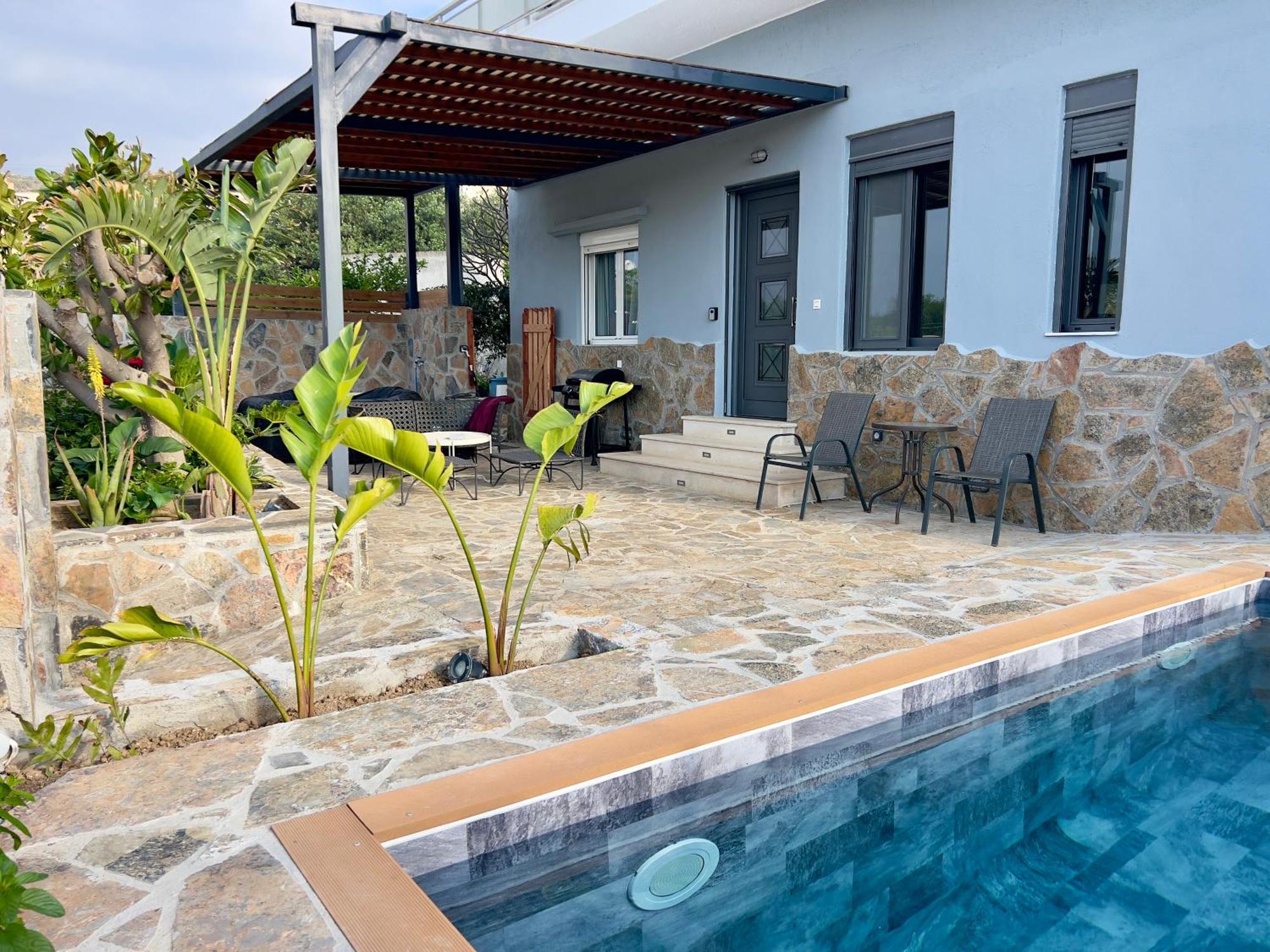 Victoria's Luxury - Private Pool, Jacuzzi Apartment *