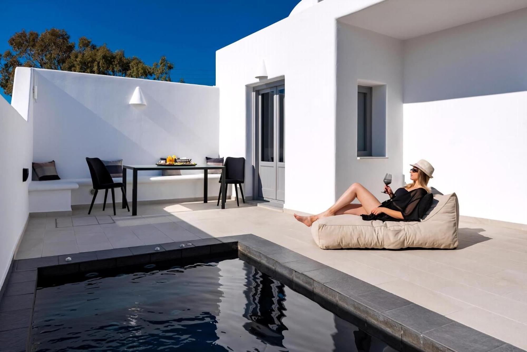 Charming Santorini 2 Bedrooms Premium Private Heated Pool Refined Interior Villa