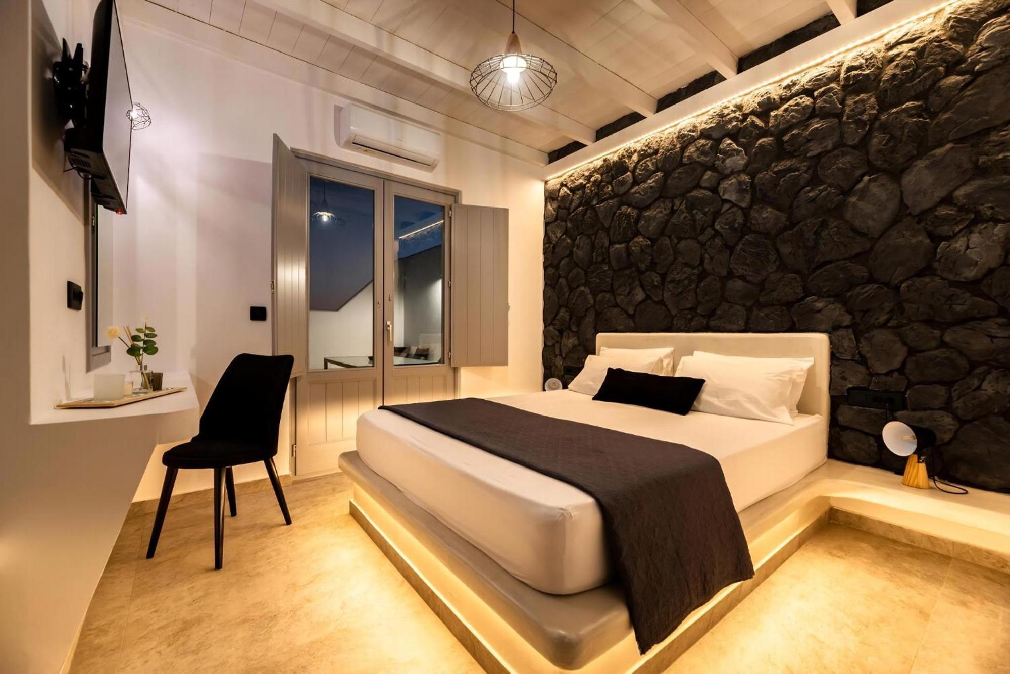 Charming Santorini 2 Bedrooms Premium Private Heated Pool Refined Interior