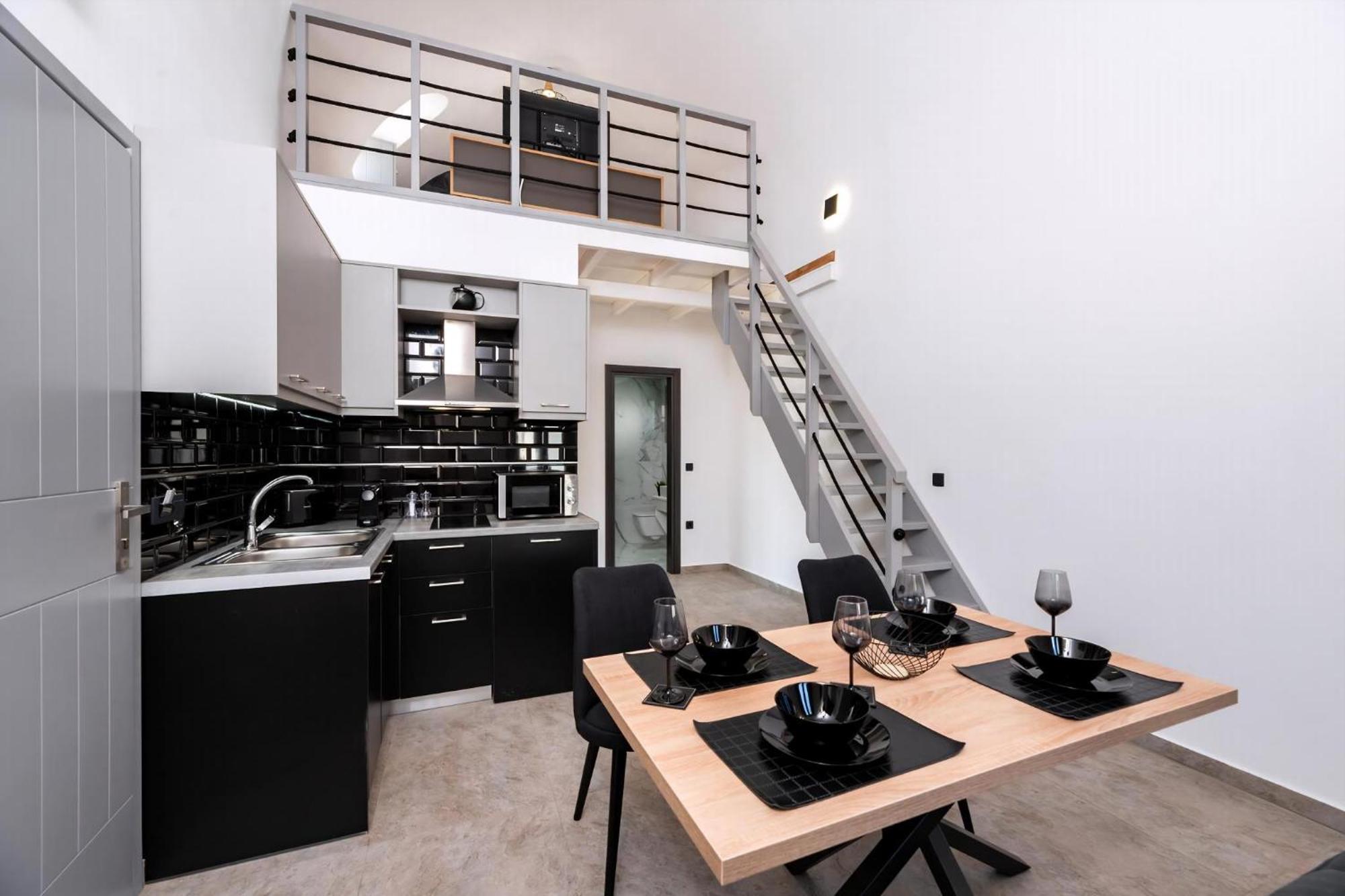 Charming Santorini 2 Bedrooms Premium Private Heated Pool Refined Interior Villa Perissa (Santorini)