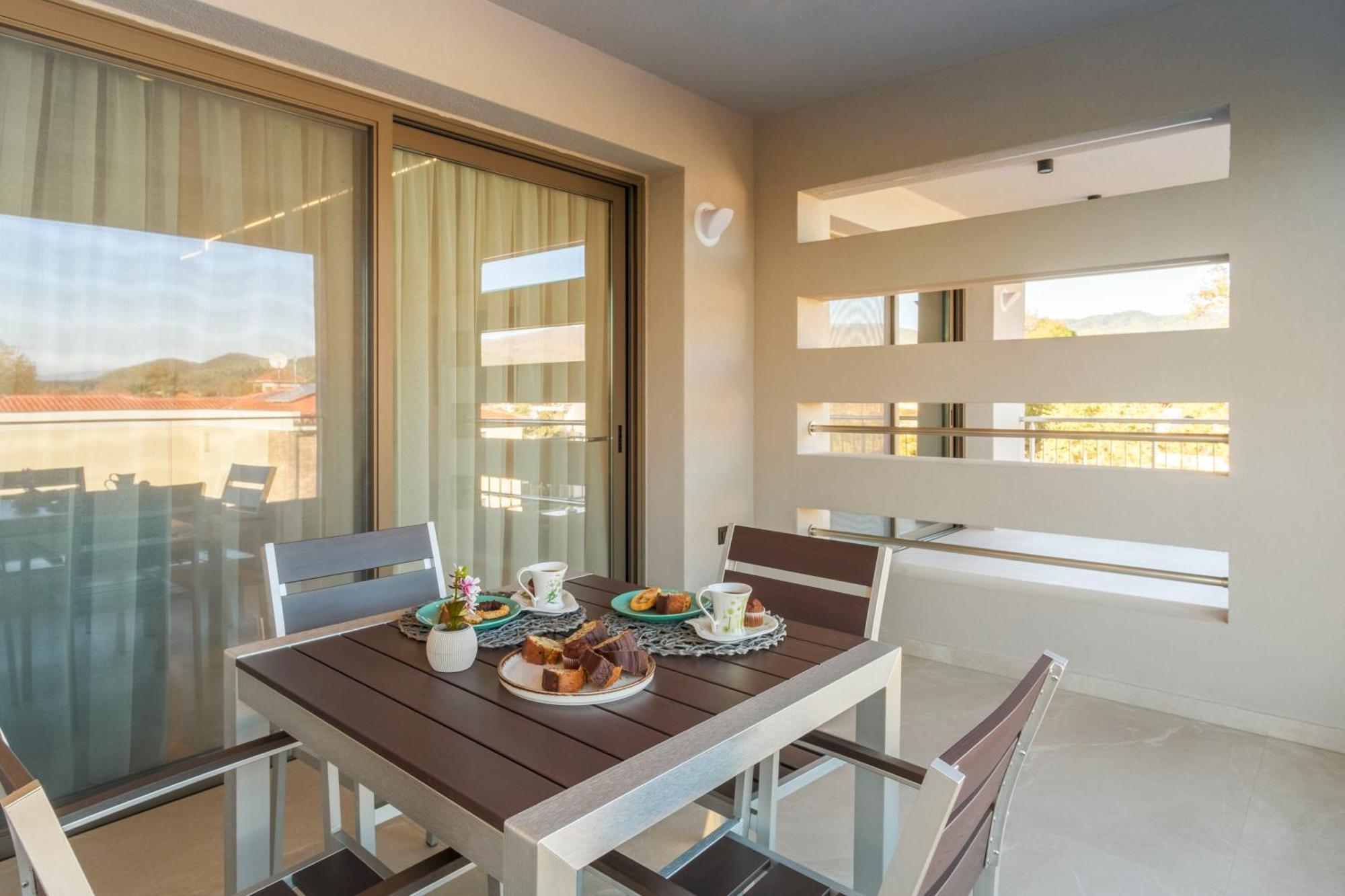 Aura Luxury - Seaside Getaways * Olympiada