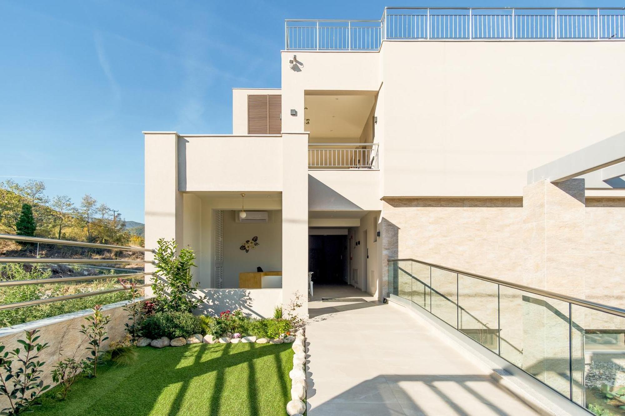 Aura Luxury - Seaside Getaways Olympiada