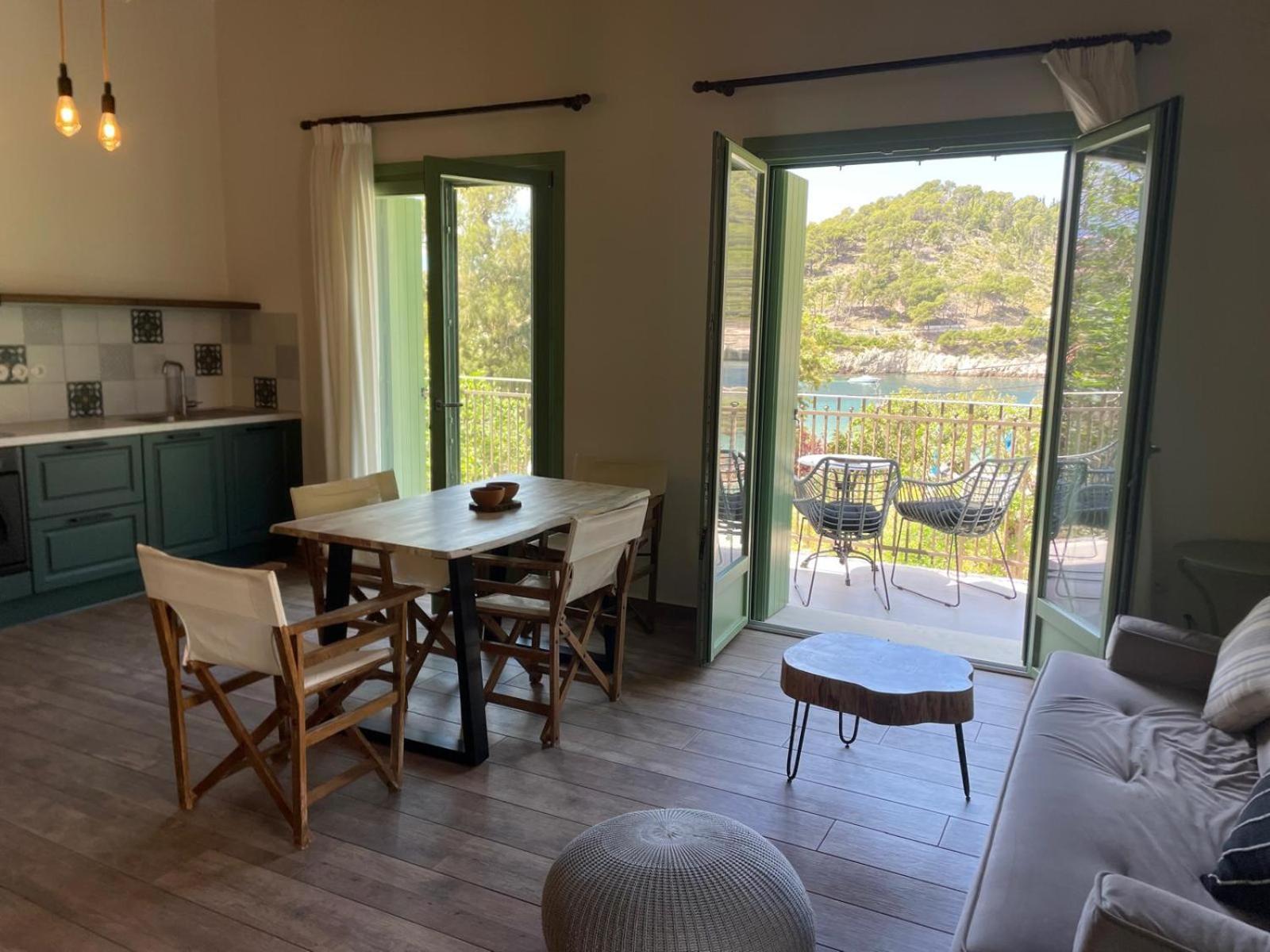 Beachfront Apartment, Center Village, 20m - Near Myrtos - Fiskardo * Asos