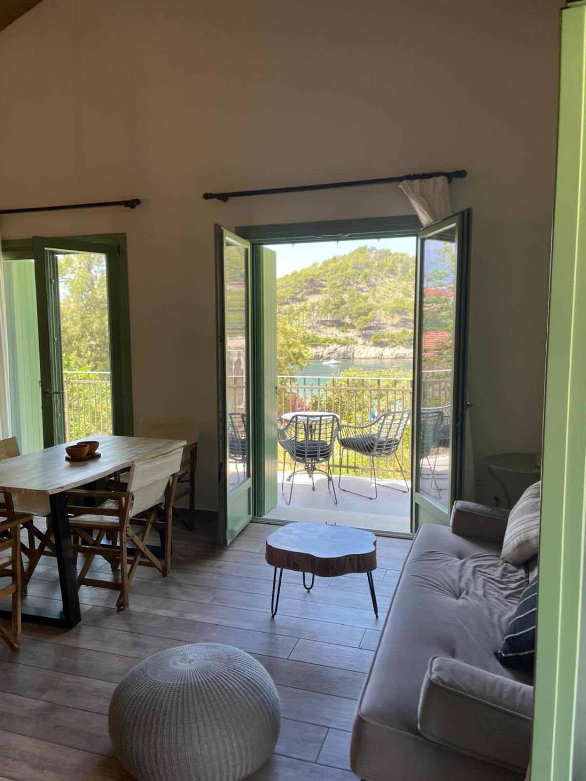Beachfront Apartment, Center Village, 20m - Near Myrtos - Fiskardo Apartment Asos