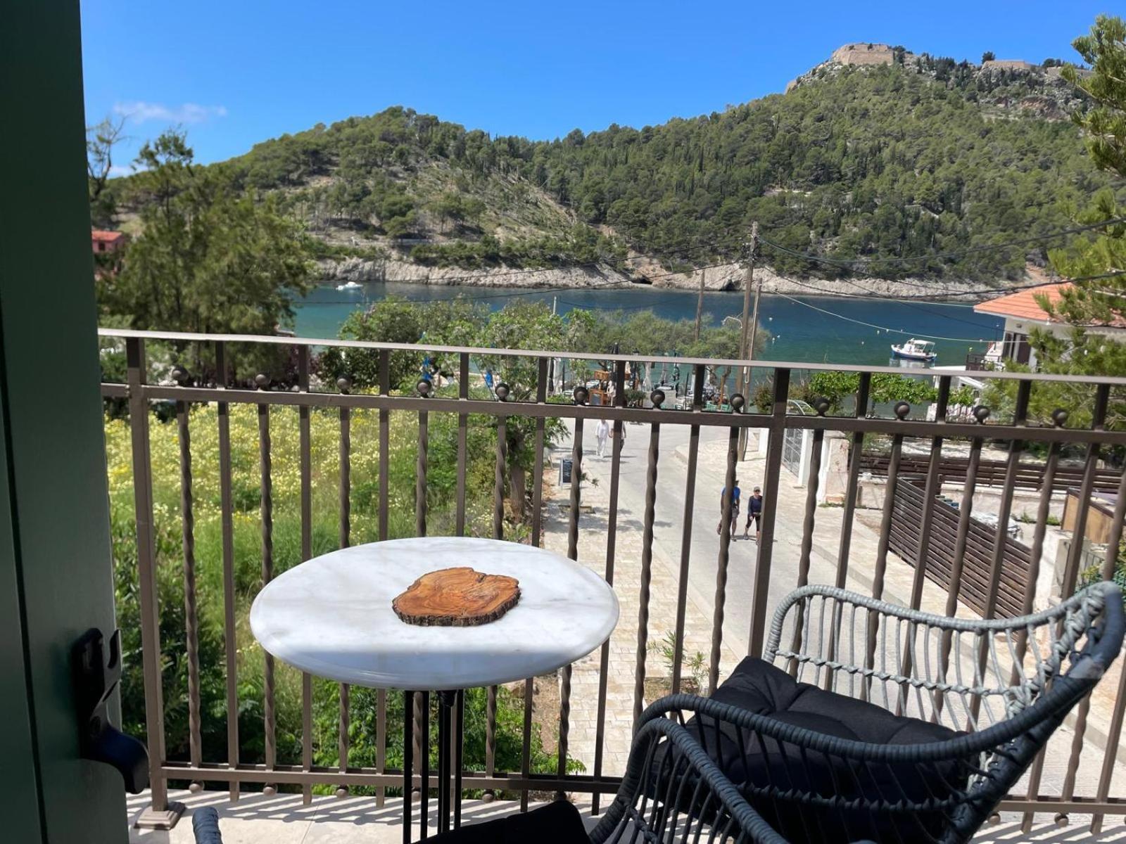 Beachfront Apartment, Center Village, 20m - Near Myrtos - Fiskardo Apartment Asos
