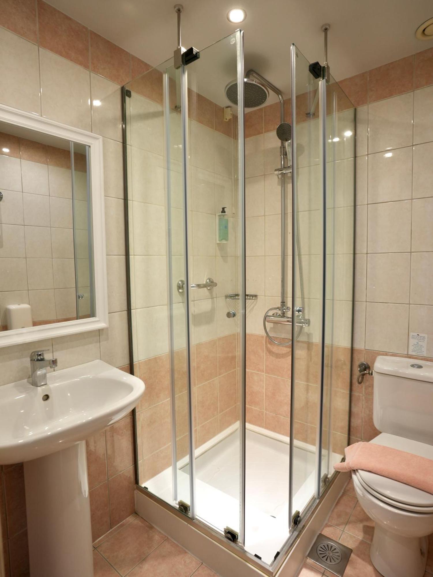 Telesilla 3*