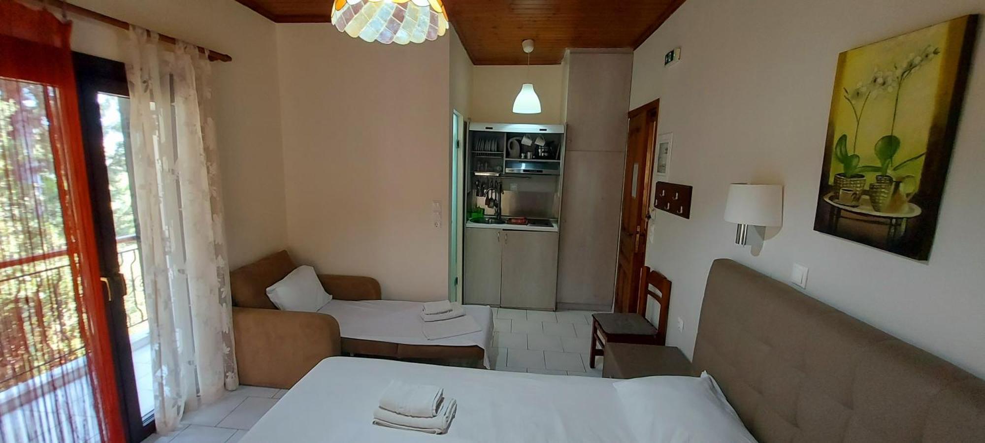 Mavra Aparthotel 2*