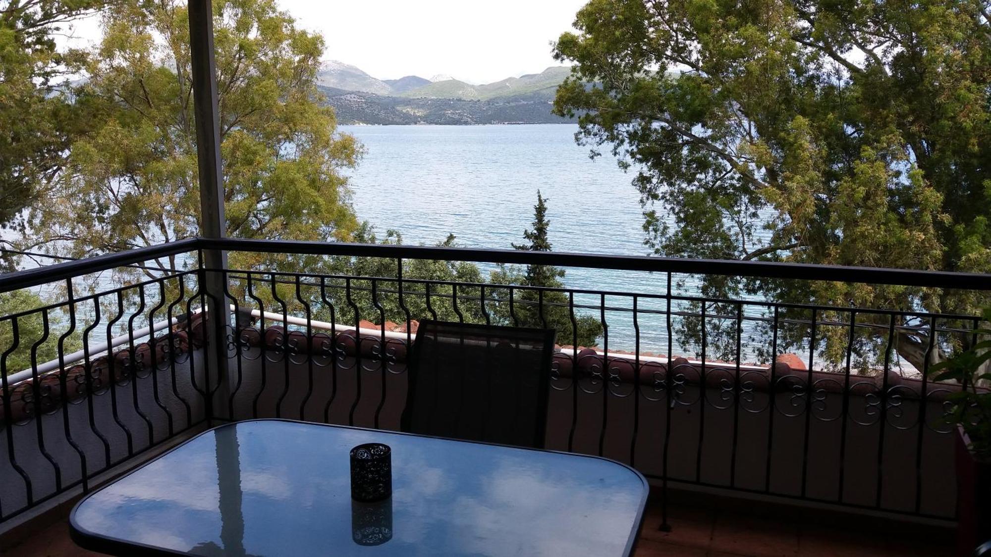 Mavra Aparthotel 2*