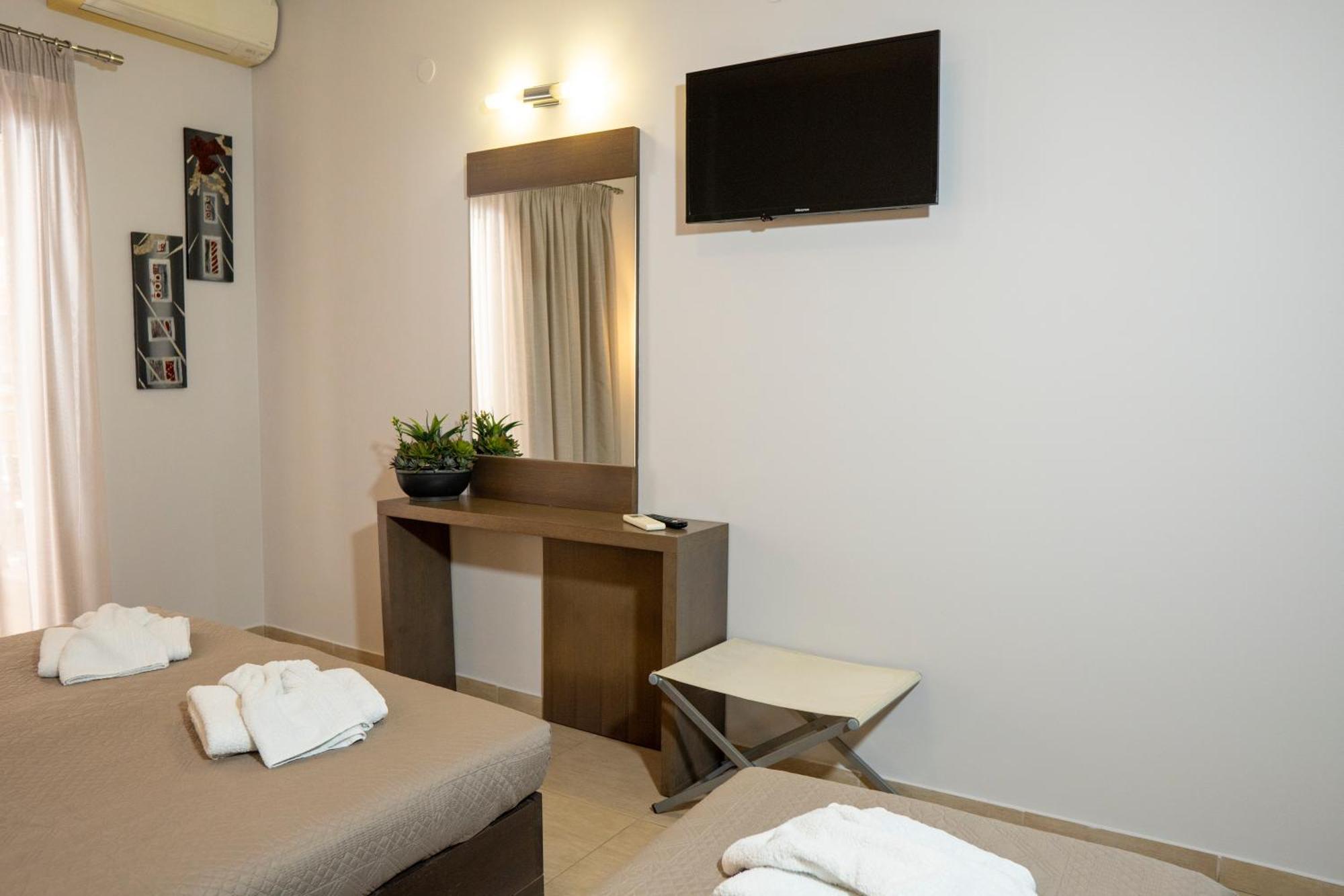 Epavlis Hotel *