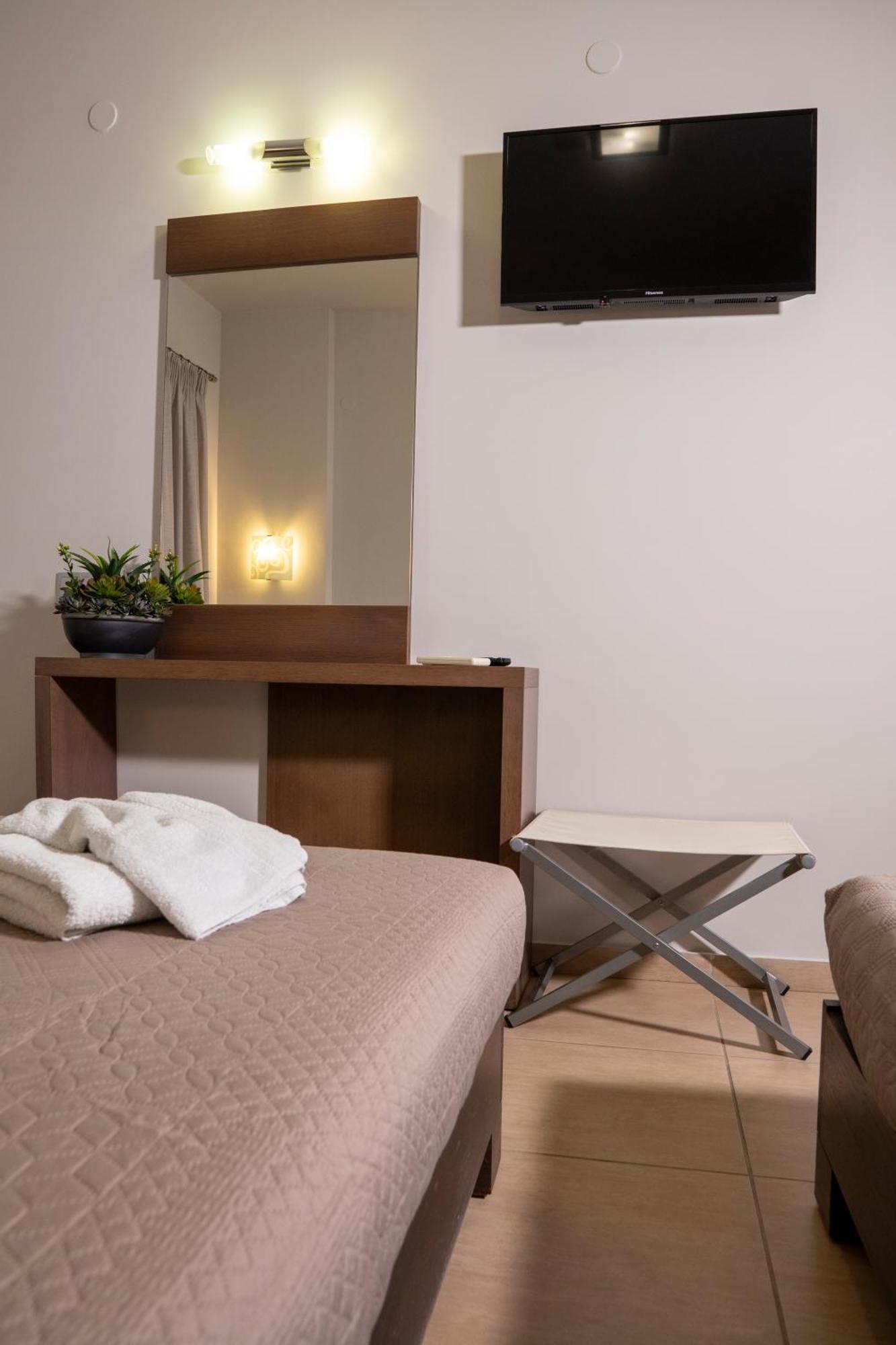 Epavlis Hotel *
