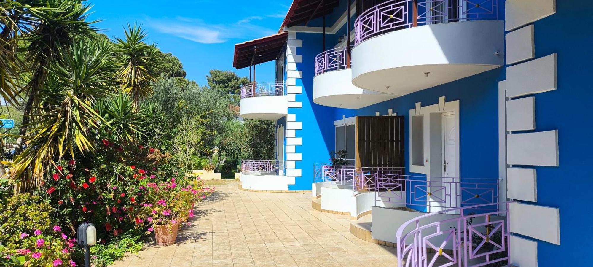 Anchor Apartment *