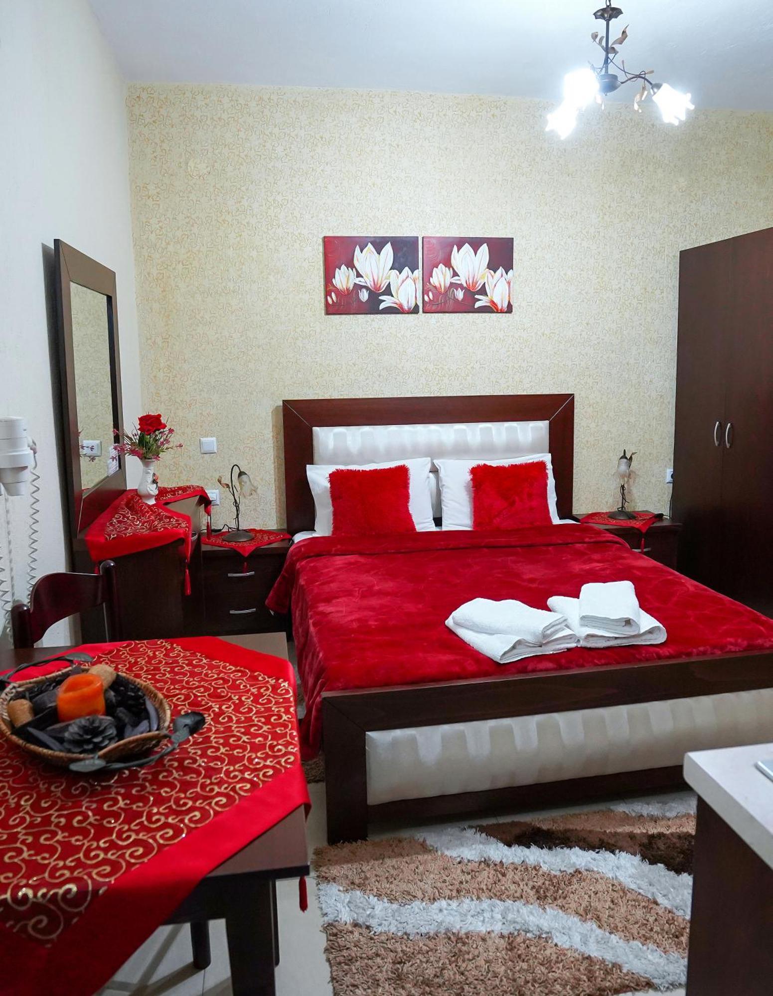 Relax Pozar Guest house *