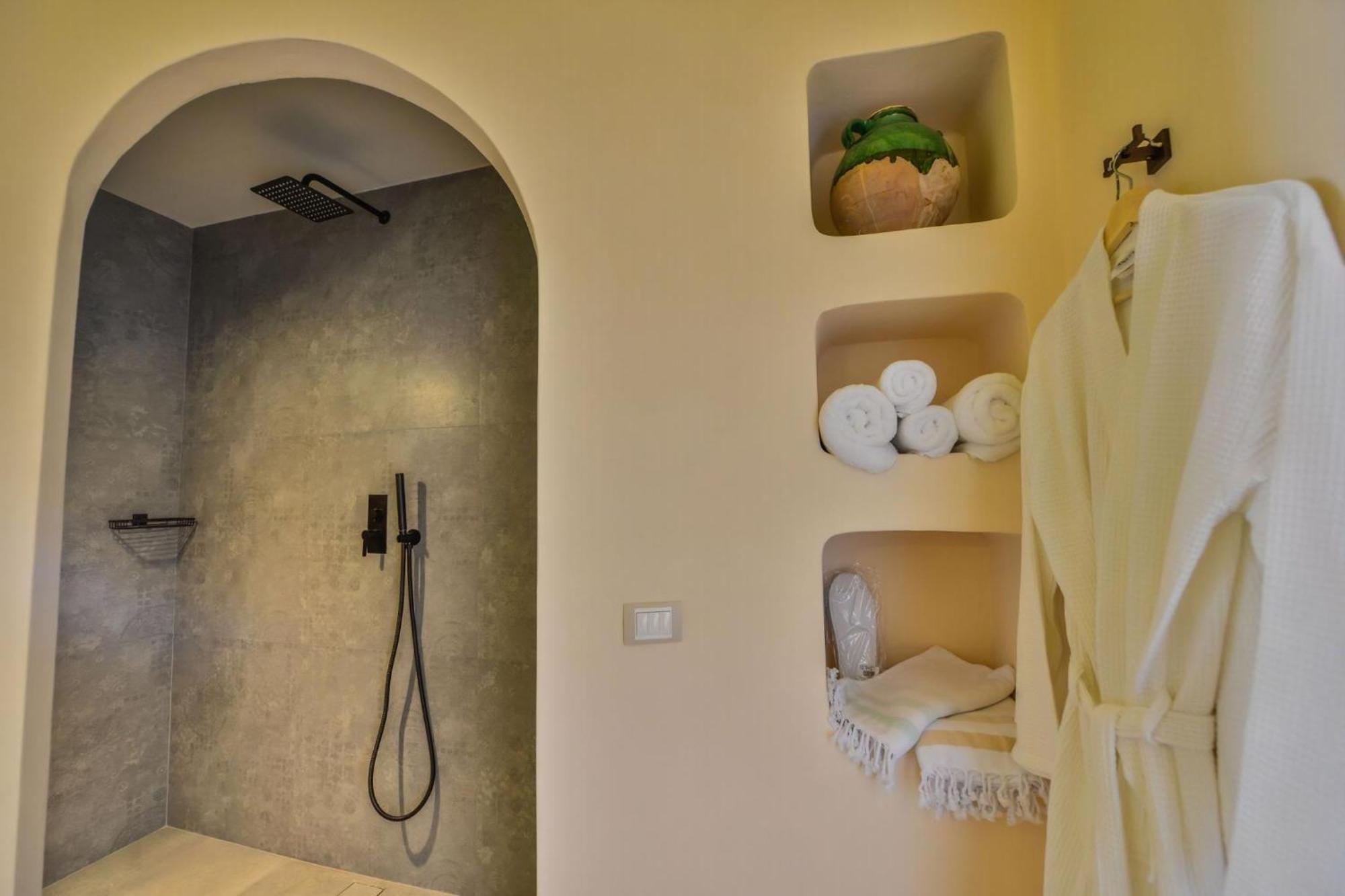 Villa Magnificent Santorini | 3 Bedrooms | Royal | Beautiful Caldera View With 2 Outdoor Hot Tubs | *