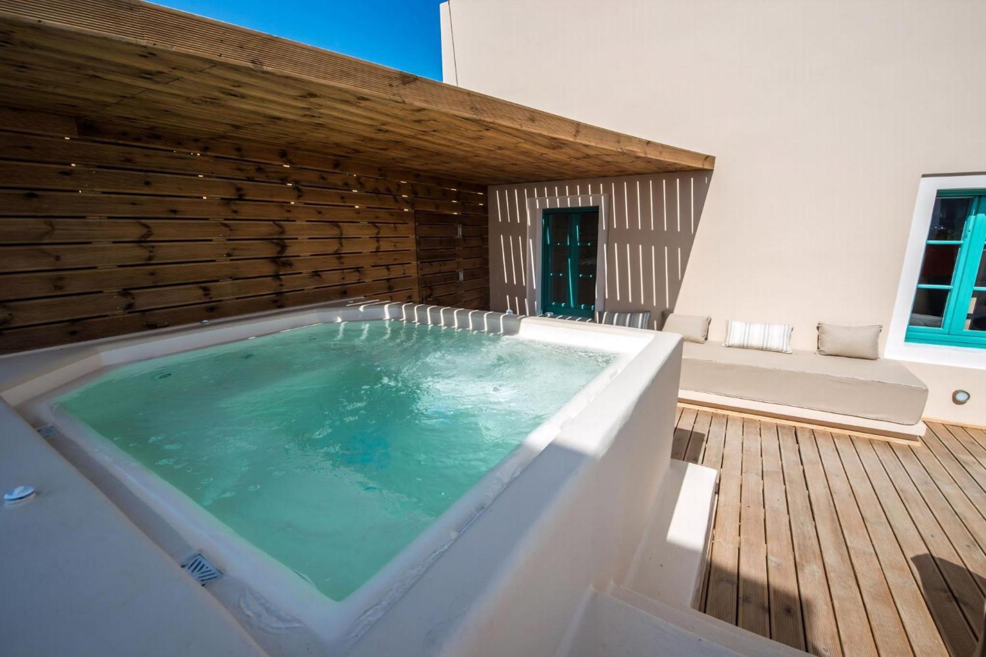 Villa Magnificent Santorini | 3 Bedrooms | Royal | Beautiful Caldera View With 2 Outdoor Hot Tubs |
