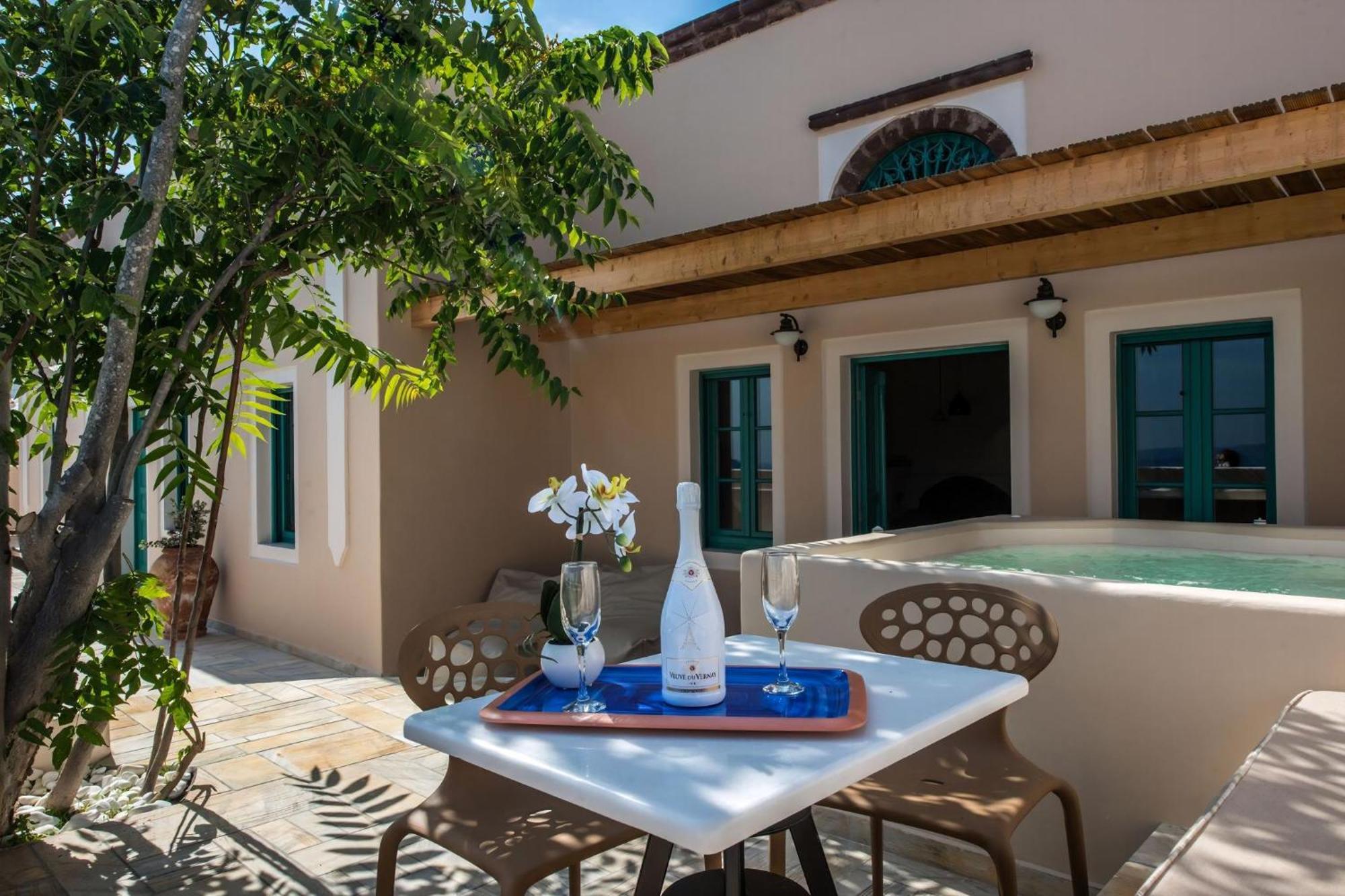 Magnificent Santorini | 3 Bedrooms | Royal | Beautiful Caldera View With 2 Outdoor Hot Tubs | Villa Oia (Santorini)