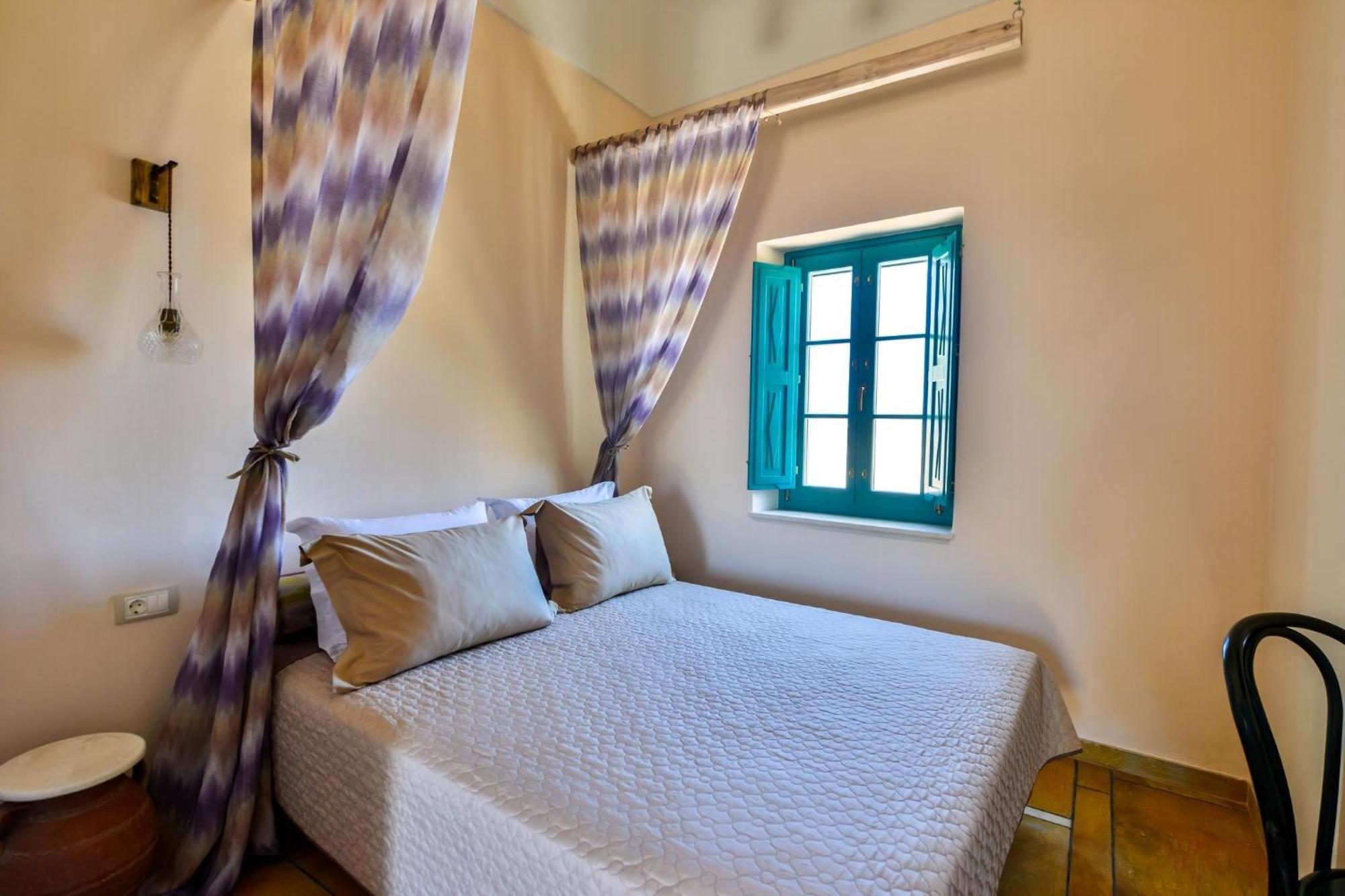 Magnificent Santorini | 3 Bedrooms | Royal | Beautiful Caldera View With 2 Outdoor Hot Tubs | Villa *