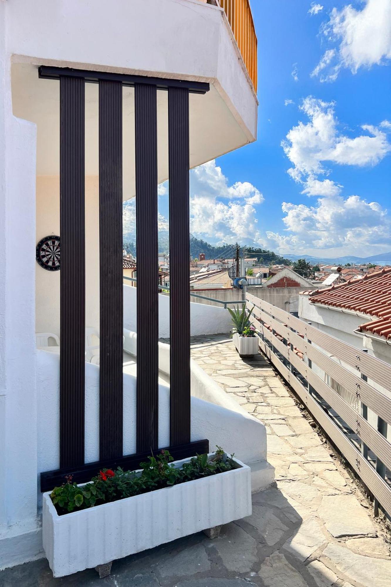 Rona Vista Cozy Veranda Apartment *